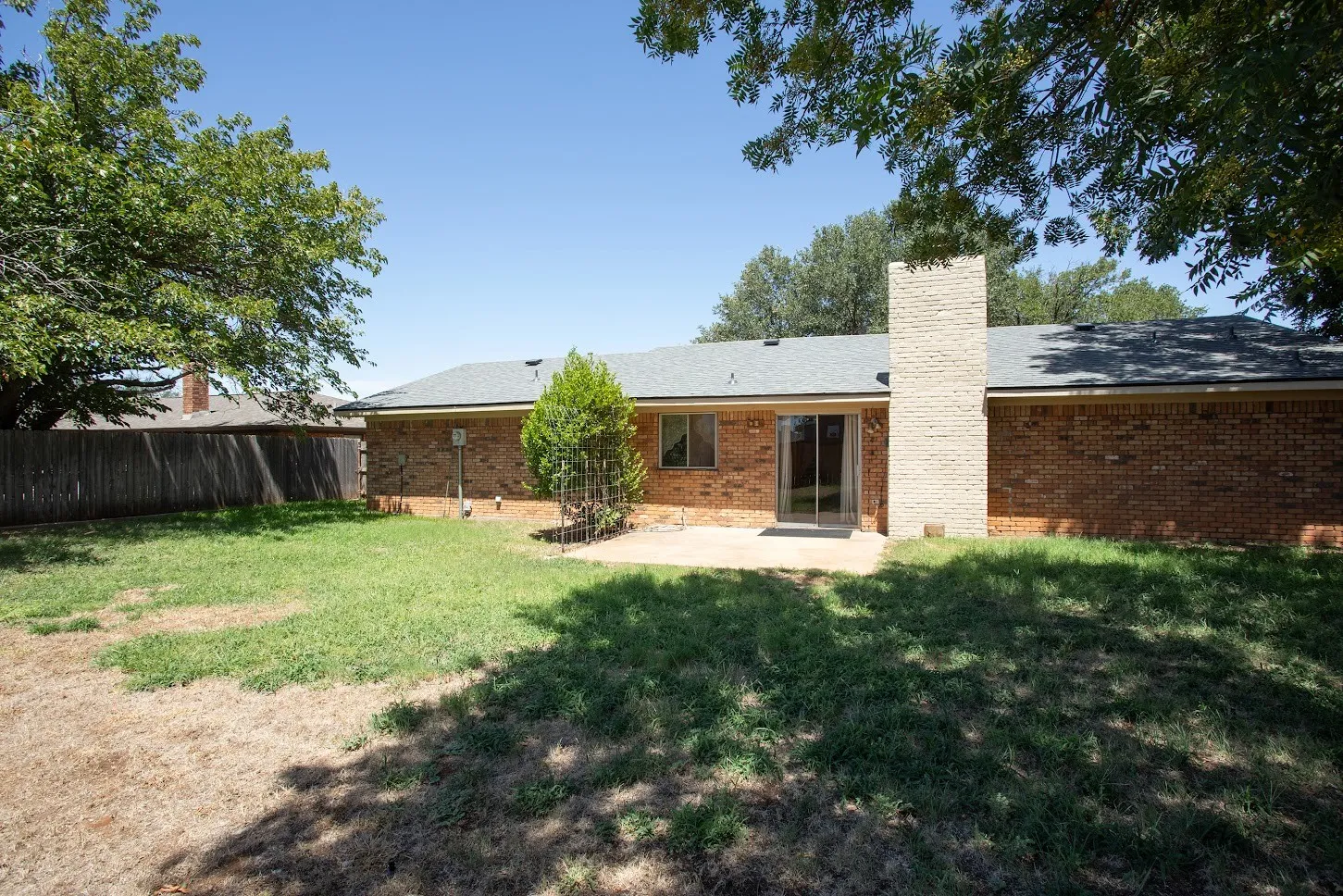 Single Family Residence For Sale in Young County , 1202 Randy Drive Drive, Graham, Texas 76450, 3 Bedroom, 2 Bathroom, 2 Garage spaces, 1,498 Sqft, built in 1986, mls#21358886, Real Estate Agent in Graham, Homes For Sale in Young county, Homes For Sale in Graham, Realtor in Graham Texas, Real Estate Brokerage Independent Realty Texas, Luminita Cordes Realtor