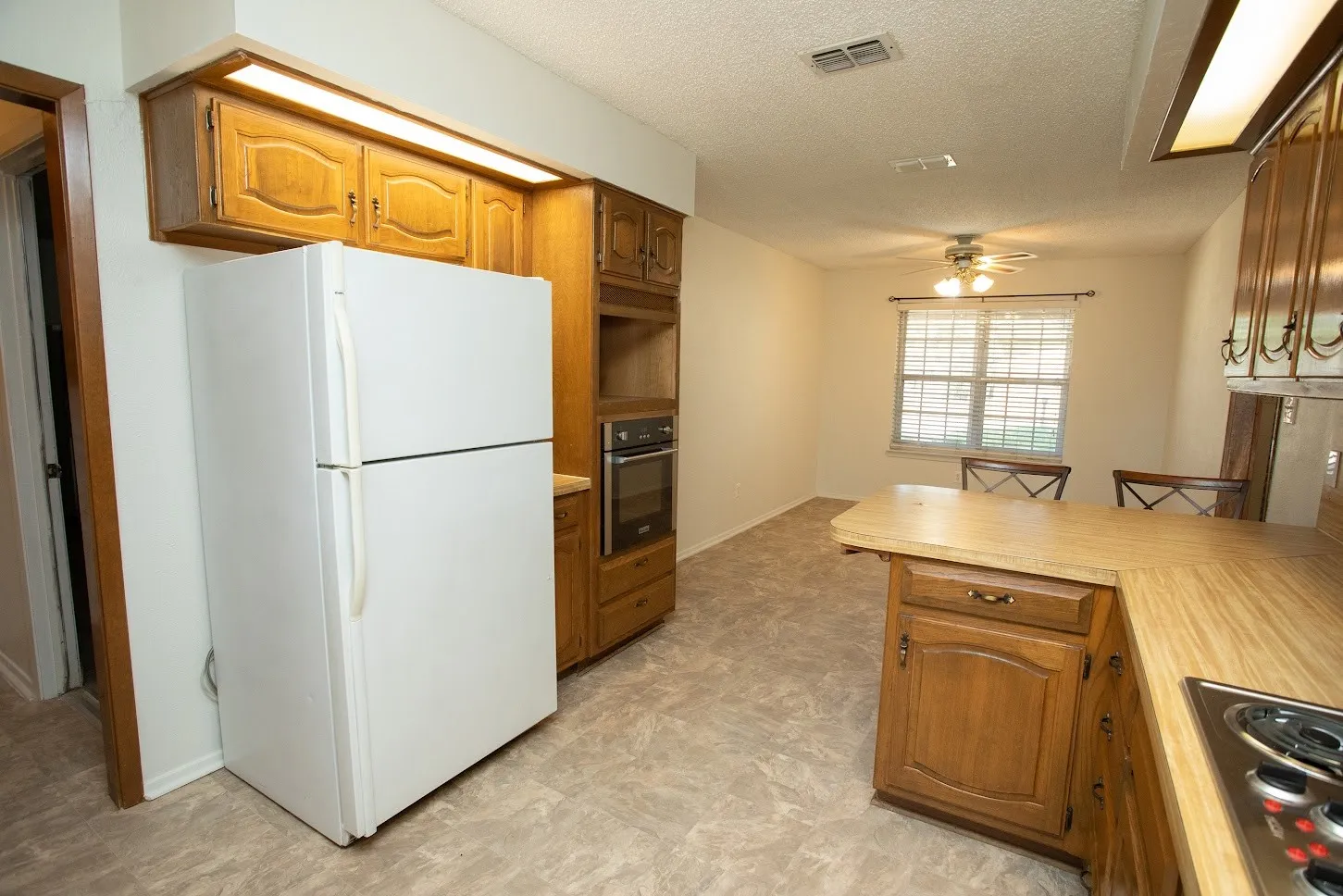 Single Family Residence For Sale in Young County , 1202 Randy Drive Drive, Graham, Texas 76450, 3 Bedroom, 2 Bathroom, 2 Garage spaces, 1,498 Sqft, built in 1986, mls#21358886, Real Estate Agent in Graham, Homes For Sale in Young county, Homes For Sale in Graham, Realtor in Graham Texas, Real Estate Brokerage Independent Realty Texas, Luminita Cordes Realtor