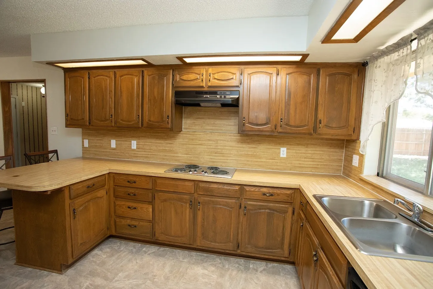 Single Family Residence For Sale in Young County , 1202 Randy Drive Drive, Graham, Texas 76450, 3 Bedroom, 2 Bathroom, 2 Garage spaces, 1,498 Sqft, built in 1986, mls#21358886, Real Estate Agent in Graham, Homes For Sale in Young county, Homes For Sale in Graham, Realtor in Graham Texas, Real Estate Brokerage Independent Realty Texas, Luminita Cordes Realtor