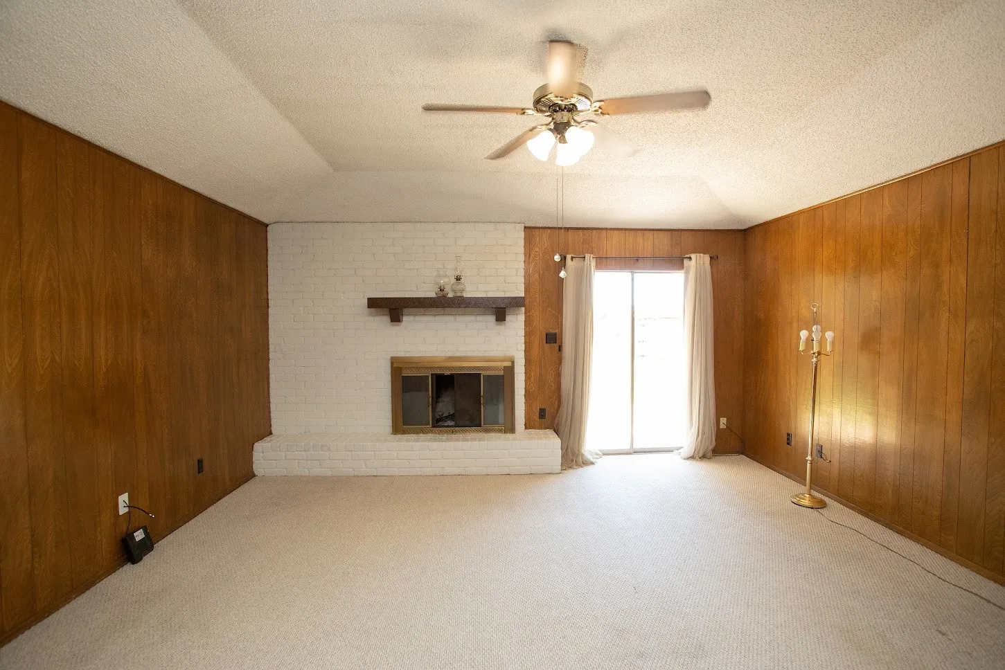 Single Family Residence For Sale in Young County , 1202 Randy Drive Drive, Graham, Texas 76450, 3 Bedroom, 2 Bathroom, 2 Garage spaces, 1,498 Sqft, built in 1986, mls#21358886, Real Estate Agent in Graham, Homes For Sale in Young county, Homes For Sale in Graham, Realtor in Graham Texas, Real Estate Brokerage Independent Realty Texas, Luminita Cordes Realtor