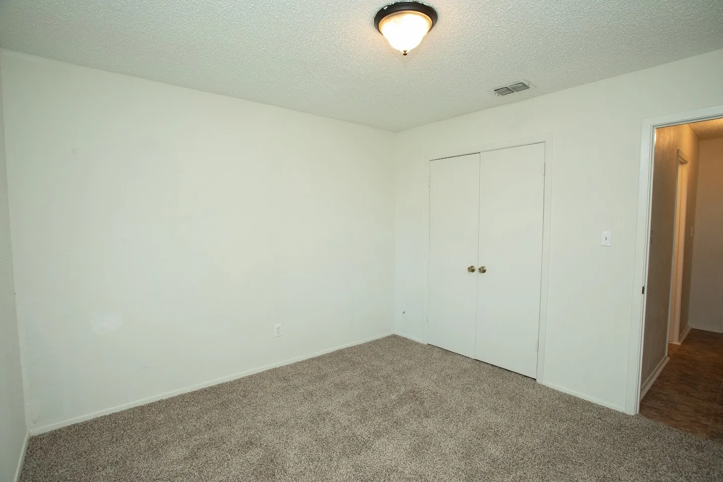 Single Family Residence For Sale in Young County , 1202 Randy Drive Drive, Graham, Texas 76450, 3 Bedroom, 2 Bathroom, 2 Garage spaces, 1,498 Sqft, built in 1986, mls#21358886, Real Estate Agent in Graham, Homes For Sale in Young county, Homes For Sale in Graham, Realtor in Graham Texas, Real Estate Brokerage Independent Realty Texas, Luminita Cordes Realtor