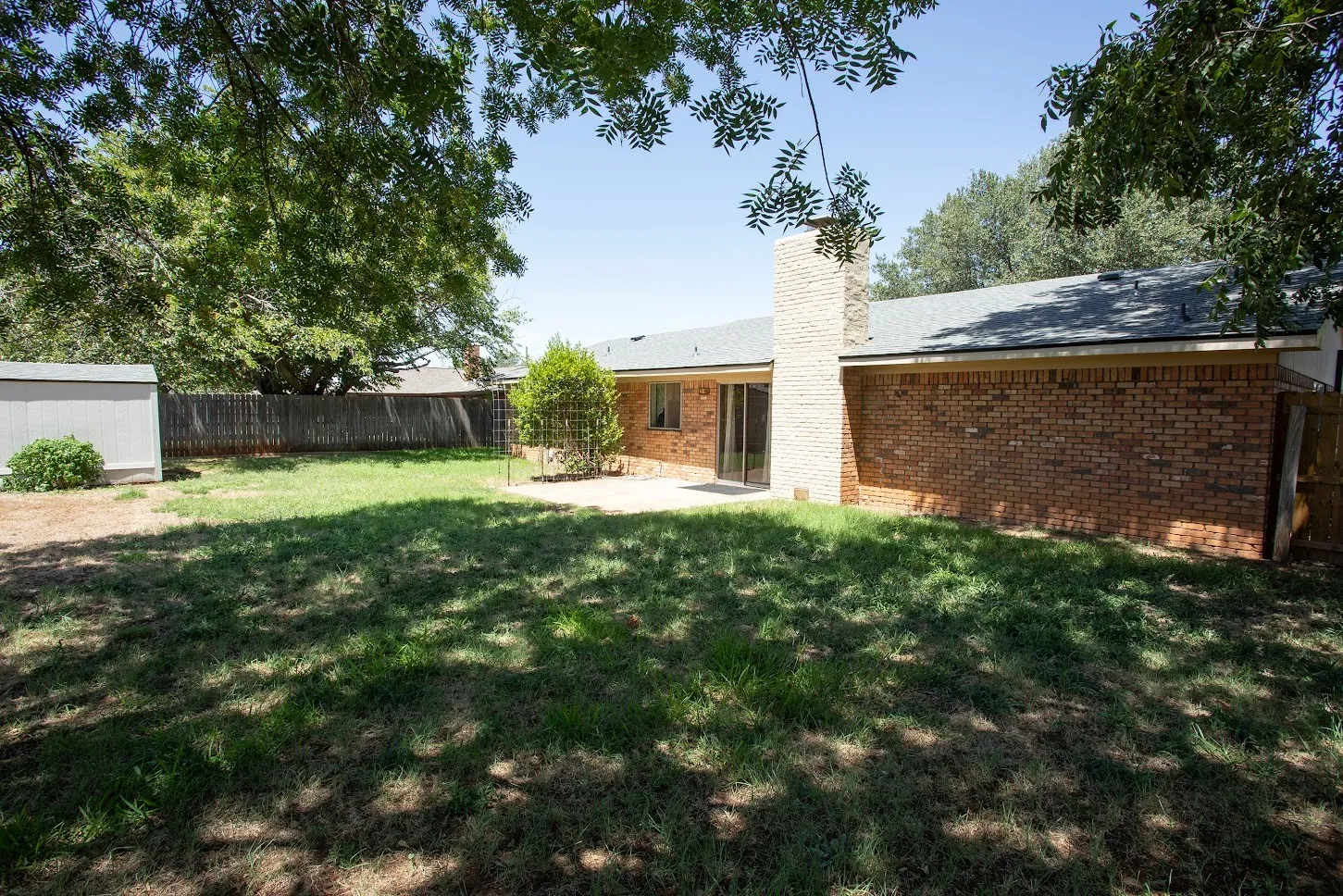 Single Family Residence For Sale in Young County , 1202 Randy Drive Drive, Graham, Texas 76450, 3 Bedroom, 2 Bathroom, 2 Garage spaces, 1,498 Sqft, built in 1986, mls#21358886, Real Estate Agent in Graham, Homes For Sale in Young county, Homes For Sale in Graham, Realtor in Graham Texas, Real Estate Brokerage Independent Realty Texas, Luminita Cordes Realtor
