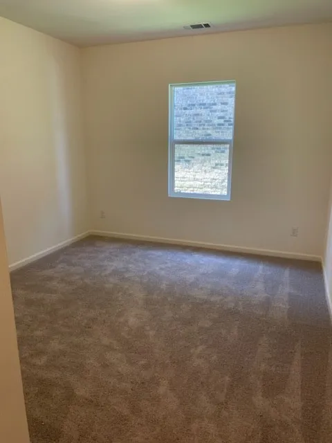 Neutral wall paint with carpeted flooring