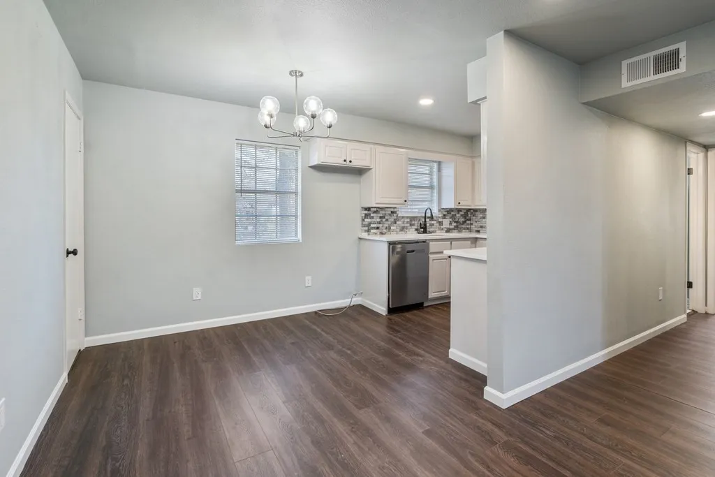Single Family Residence For Rent in Kaufman County , 208 N Coleman Street, Mabank, Texas 75147, 3 Bedroom, 2 Bathroom, Garage spaces, 1,202 Sqft, built in 1971, mls#21361729, Real Estate Agent in Mabank, Homes For Rent in Kaufman county, Homes For Rent in Mabank, Realtor in Mabank Texas, Real Estate Brokerage Independent Realty Texas, Luminita Cordes Realtor