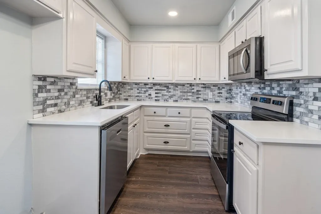 Single Family Residence For Rent in Kaufman County , 208 N Coleman Street, Mabank, Texas 75147, 3 Bedroom, 2 Bathroom, Garage spaces, 1,202 Sqft, built in 1971, mls#21361729, Real Estate Agent in Mabank, Homes For Rent in Kaufman county, Homes For Rent in Mabank, Realtor in Mabank Texas, Real Estate Brokerage Independent Realty Texas, Luminita Cordes Realtor