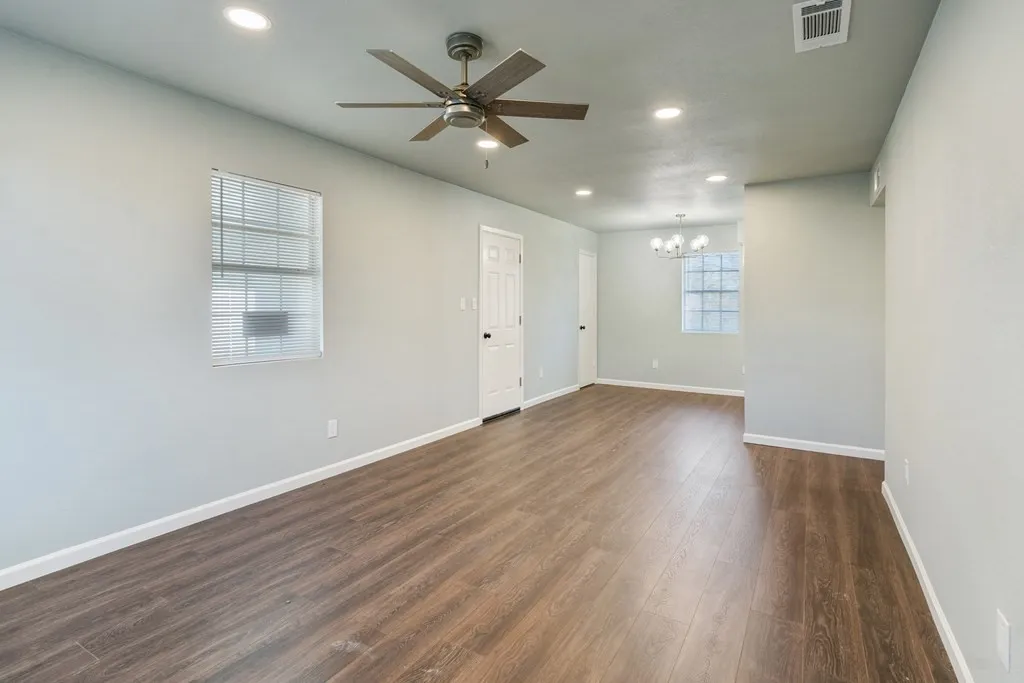 Single Family Residence For Rent in Kaufman County , 208 N Coleman Street, Mabank, Texas 75147, 3 Bedroom, 2 Bathroom, Garage spaces, 1,202 Sqft, built in 1971, mls#21361729, Real Estate Agent in Mabank, Homes For Rent in Kaufman county, Homes For Rent in Mabank, Realtor in Mabank Texas, Real Estate Brokerage Independent Realty Texas, Luminita Cordes Realtor