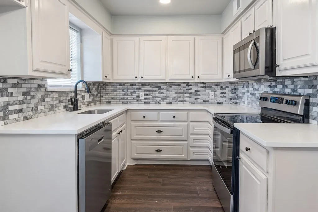 Single Family Residence For Rent in Kaufman County , 208 N Coleman Street, Mabank, Texas 75147, 3 Bedroom, 2 Bathroom, Garage spaces, 1,202 Sqft, built in 1971, mls#21361729, Real Estate Agent in Mabank, Homes For Rent in Kaufman county, Homes For Rent in Mabank, Realtor in Mabank Texas, Real Estate Brokerage Independent Realty Texas, Luminita Cordes Realtor