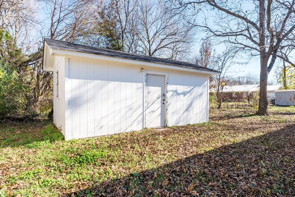 Single Family Residence For Rent in Kaufman County , 208 N Coleman Street, Mabank, Texas 75147, 3 Bedroom, 2 Bathroom, Garage spaces, 1,202 Sqft, built in 1971, mls#21361729, Real Estate Agent in Mabank, Homes For Rent in Kaufman county, Homes For Rent in Mabank, Realtor in Mabank Texas, Real Estate Brokerage Independent Realty Texas, Luminita Cordes Realtor