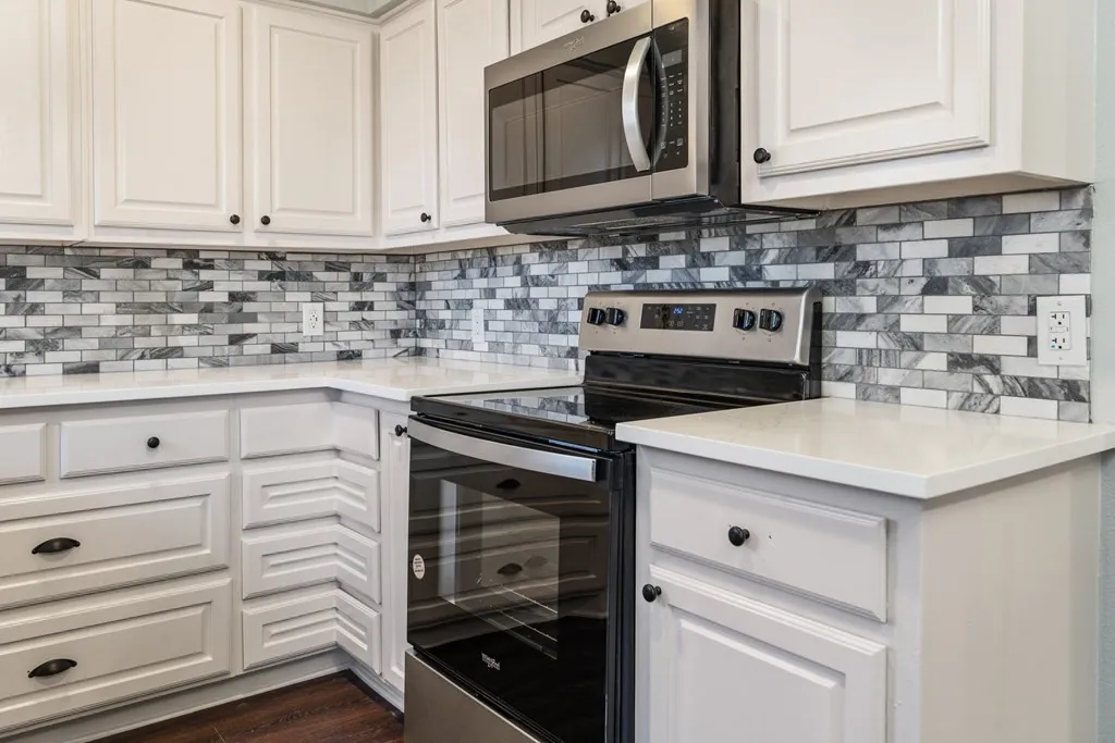 Single Family Residence For Rent in Kaufman County , 208 N Coleman Street, Mabank, Texas 75147, 3 Bedroom, 2 Bathroom, Garage spaces, 1,202 Sqft, built in 1971, mls#21361729, Real Estate Agent in Mabank, Homes For Rent in Kaufman county, Homes For Rent in Mabank, Realtor in Mabank Texas, Real Estate Brokerage Independent Realty Texas, Luminita Cordes Realtor