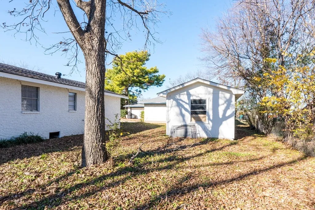 Single Family Residence For Rent in Kaufman County , 208 N Coleman Street, Mabank, Texas 75147, 3 Bedroom, 2 Bathroom, Garage spaces, 1,202 Sqft, built in 1971, mls#21361729, Real Estate Agent in Mabank, Homes For Rent in Kaufman county, Homes For Rent in Mabank, Realtor in Mabank Texas, Real Estate Brokerage Independent Realty Texas, Luminita Cordes Realtor