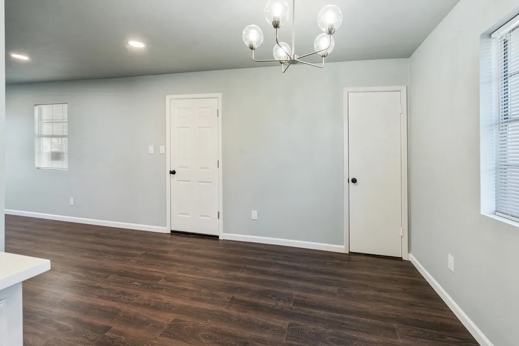 Single Family Residence For Rent in Kaufman County , 208 N Coleman Street, Mabank, Texas 75147, 3 Bedroom, 2 Bathroom, Garage spaces, 1,202 Sqft, built in 1971, mls#21361729, Real Estate Agent in Mabank, Homes For Rent in Kaufman county, Homes For Rent in Mabank, Realtor in Mabank Texas, Real Estate Brokerage Independent Realty Texas, Luminita Cordes Realtor