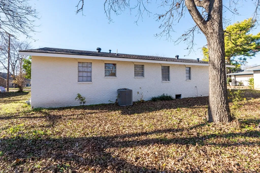 Single Family Residence For Rent in Kaufman County , 208 N Coleman Street, Mabank, Texas 75147, 3 Bedroom, 2 Bathroom, Garage spaces, 1,202 Sqft, built in 1971, mls#21361729, Real Estate Agent in Mabank, Homes For Rent in Kaufman county, Homes For Rent in Mabank, Realtor in Mabank Texas, Real Estate Brokerage Independent Realty Texas, Luminita Cordes Realtor