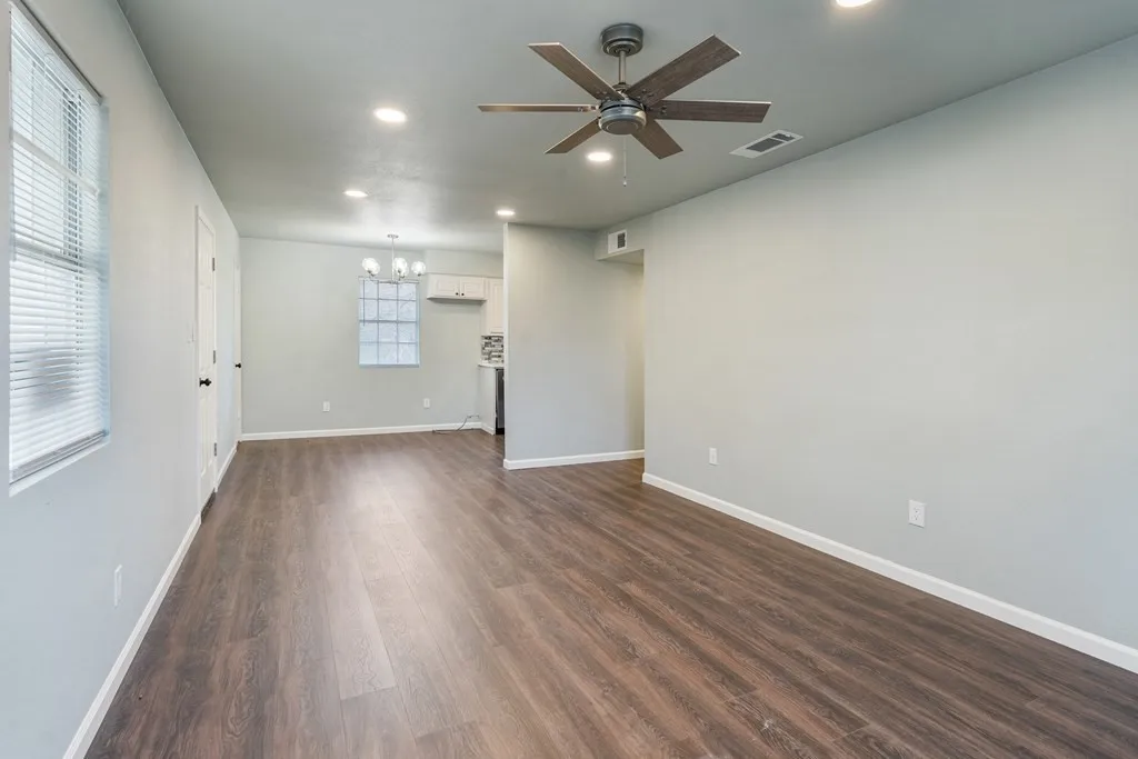 Single Family Residence For Rent in Kaufman County , 208 N Coleman Street, Mabank, Texas 75147, 3 Bedroom, 2 Bathroom, Garage spaces, 1,202 Sqft, built in 1971, mls#21361729, Real Estate Agent in Mabank, Homes For Rent in Kaufman county, Homes For Rent in Mabank, Realtor in Mabank Texas, Real Estate Brokerage Independent Realty Texas, Luminita Cordes Realtor