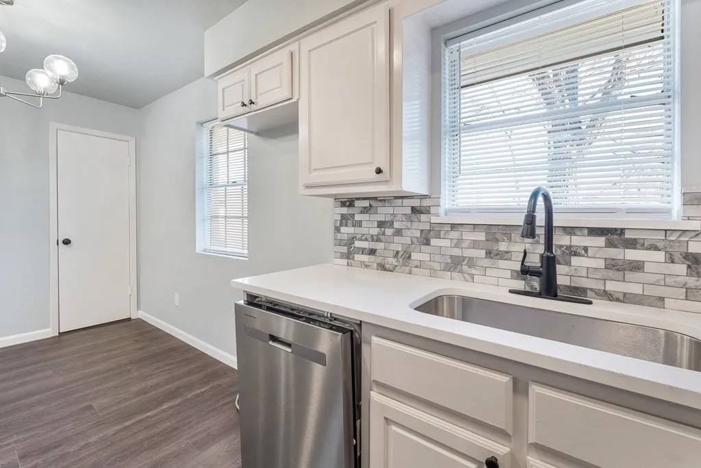 Single Family Residence For Rent in Kaufman County , 208 N Coleman Street, Mabank, Texas 75147, 3 Bedroom, 2 Bathroom, Garage spaces, 1,202 Sqft, built in 1971, mls#21361729, Real Estate Agent in Mabank, Homes For Rent in Kaufman county, Homes For Rent in Mabank, Realtor in Mabank Texas, Real Estate Brokerage Independent Realty Texas, Luminita Cordes Realtor
