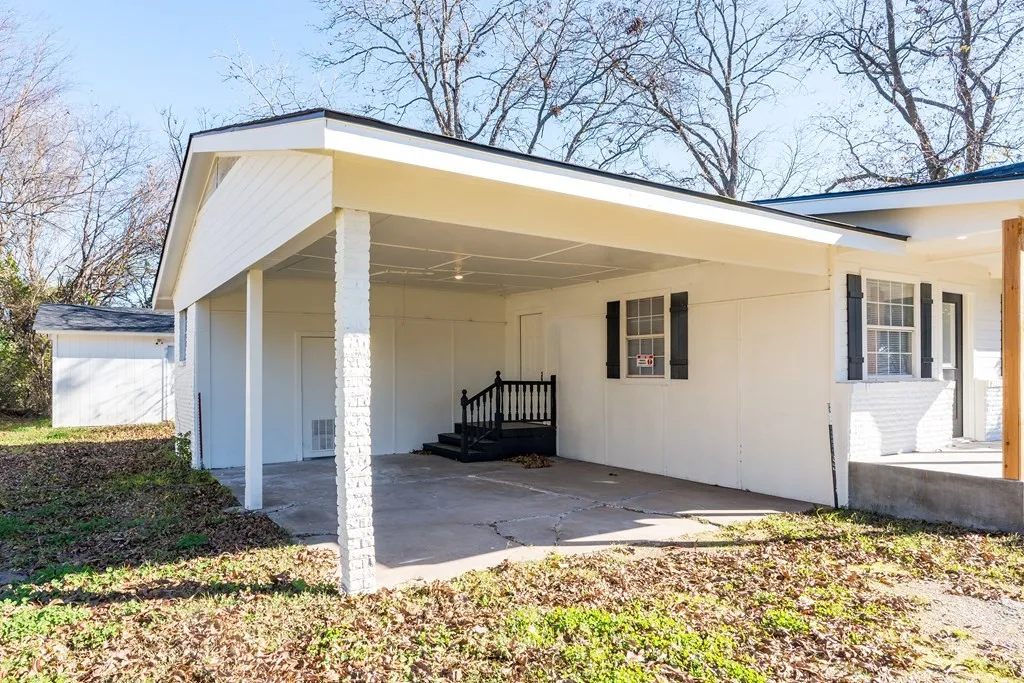 Single Family Residence For Rent in Kaufman County , 208 N Coleman Street, Mabank, Texas 75147, 3 Bedroom, 2 Bathroom, Garage spaces, 1,202 Sqft, built in 1971, mls#21361729, Real Estate Agent in Mabank, Homes For Rent in Kaufman county, Homes For Rent in Mabank, Realtor in Mabank Texas, Real Estate Brokerage Independent Realty Texas, Luminita Cordes Realtor