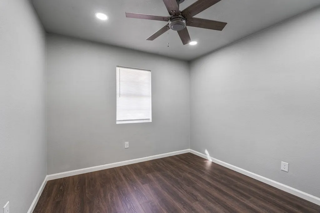 Single Family Residence For Rent in Kaufman County , 208 N Coleman Street, Mabank, Texas 75147, 3 Bedroom, 2 Bathroom, Garage spaces, 1,202 Sqft, built in 1971, mls#21361729, Real Estate Agent in Mabank, Homes For Rent in Kaufman county, Homes For Rent in Mabank, Realtor in Mabank Texas, Real Estate Brokerage Independent Realty Texas, Luminita Cordes Realtor