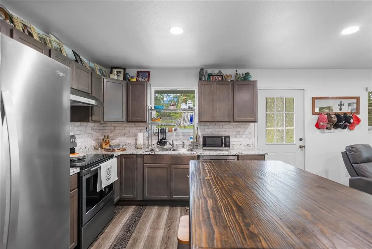 Single Family Residence For Sale in Gregg County , 215 HULL Street, Gladewater, Texas 75647, 4 Bedroom, 2 Bathroom, Garage spaces, 1,152 Sqft, built in 2024, Price $198,000, mls#21360753, Real Estate Agent in Gladewater, Homes For Sale in Gregg county, Homes For Sale in Gladewater, Realtor in Gladewater Texas, Real Estate Brokerage Independent Realty Texas, Luminita Cordes Realtor