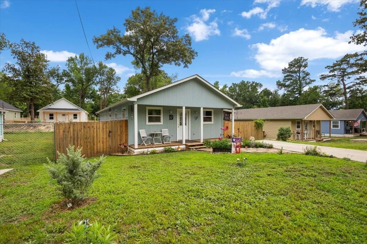 Single Family Residence For Sale in Gregg County , 215 HULL Street, Gladewater, Texas 75647, 4 Bedroom, 2 Bathroom, Garage spaces, 1,152 Sqft, built in 2024, Price $198,000, mls#21360753, Real Estate Agent in Gladewater, Homes For Sale in Gregg county, Homes For Sale in Gladewater, Realtor in Gladewater Texas, Real Estate Brokerage Independent Realty Texas, Luminita Cordes Realtor