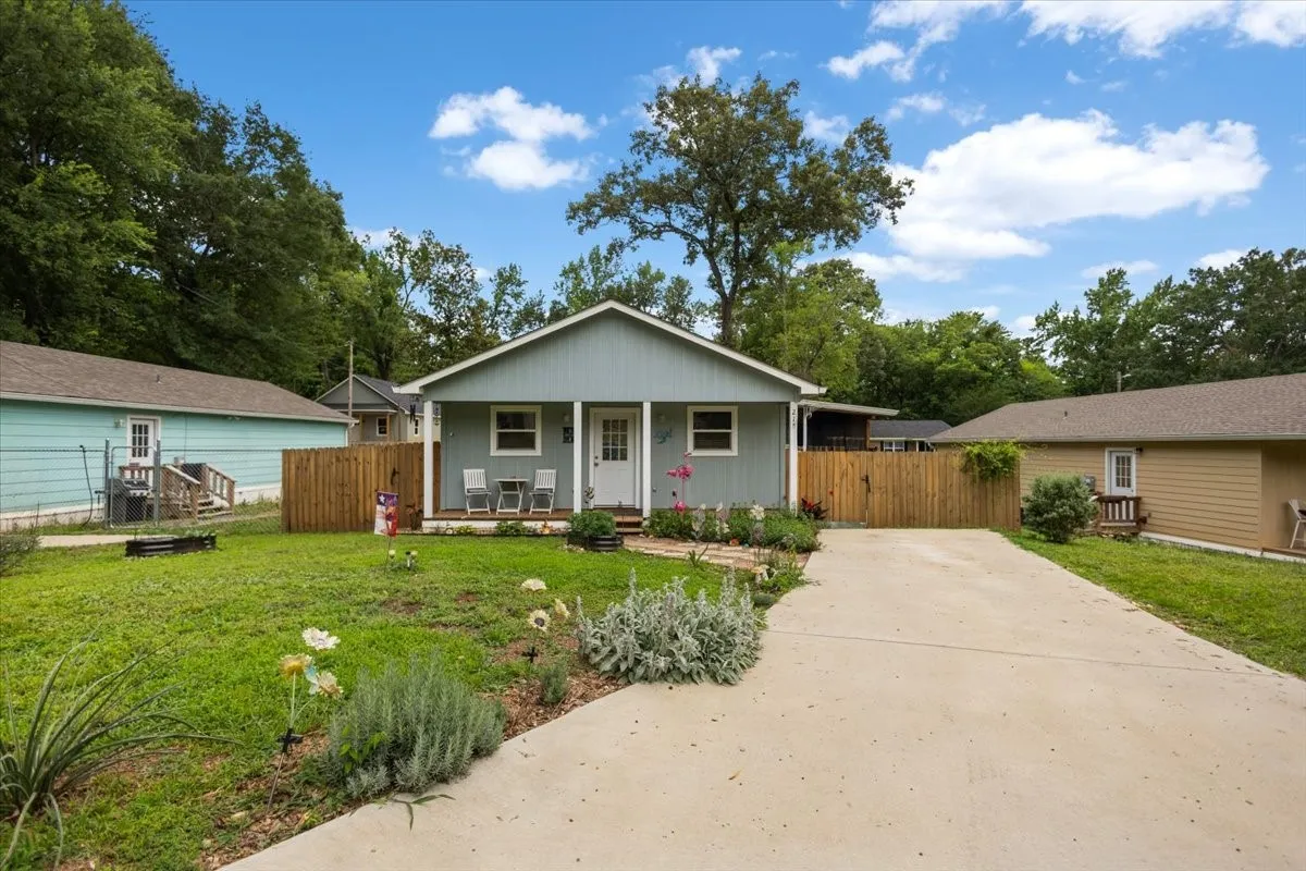 Single Family Residence For Sale in Gregg County , 215 HULL Street, Gladewater, Texas 75647, 4 Bedroom, 2 Bathroom, Garage spaces, 1,152 Sqft, built in 2024, Price $198,000, mls#21360753, Real Estate Agent in Gladewater, Homes For Sale in Gregg county, Homes For Sale in Gladewater, Realtor in Gladewater Texas, Real Estate Brokerage Independent Realty Texas, Luminita Cordes Realtor