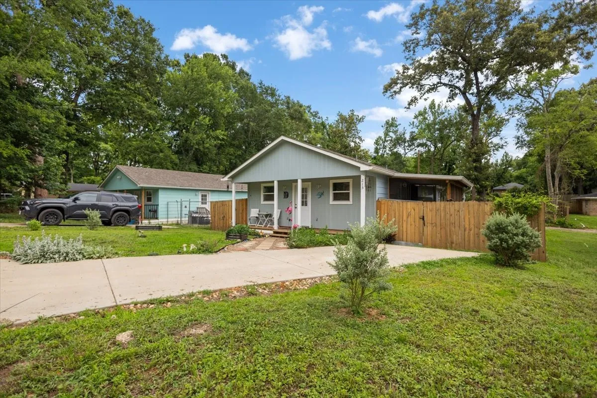 Single Family Residence For Sale in Gregg County , 215 HULL Street, Gladewater, Texas 75647, 4 Bedroom, 2 Bathroom, Garage spaces, 1,152 Sqft, built in 2024, Price $198,000, mls#21360753, Real Estate Agent in Gladewater, Homes For Sale in Gregg county, Homes For Sale in Gladewater, Realtor in Gladewater Texas, Real Estate Brokerage Independent Realty Texas, Luminita Cordes Realtor