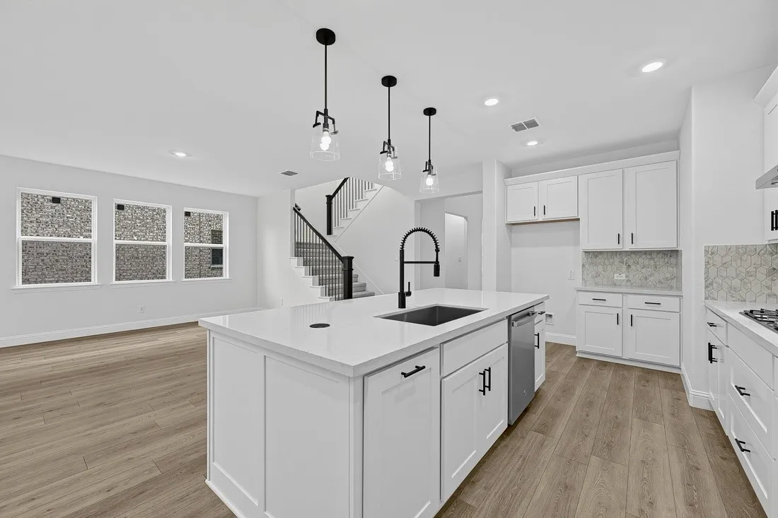1520 Chestnut Gardens ~ Ready Now