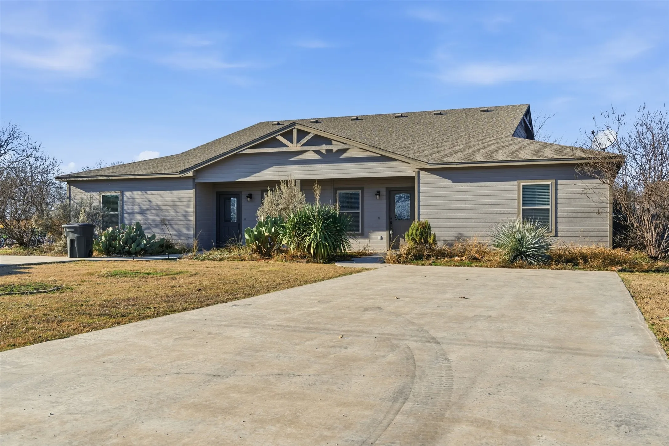 Quadruplex For Rent in Johnson County , 101 W Capps Street D, Rio Vista, Texas 76093, 3 Bedroom, 2 Bathroom, Garage spaces, 1,189 Sqft, built in 2018, mls#21361732, Real Estate Agent in Rio Vista, Homes For Rent in Johnson county, Homes For Rent in Rio Vista, Realtor in Rio Vista Texas, Real Estate Brokerage Independent Realty Texas, Luminita Cordes Realtor