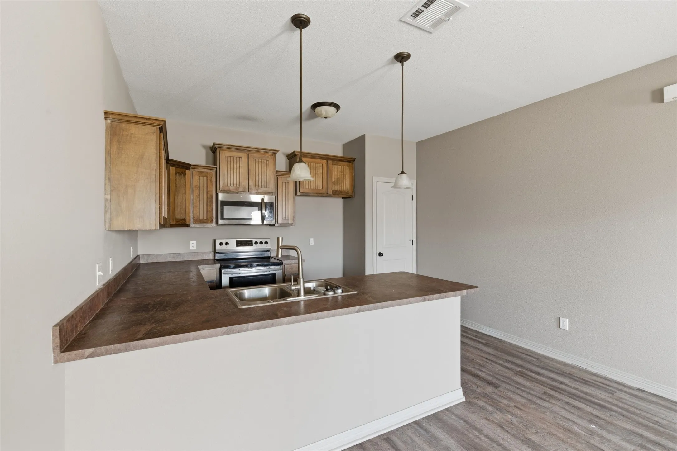 Quadruplex For Rent in Johnson County , 101 W Capps Street D, Rio Vista, Texas 76093, 3 Bedroom, 2 Bathroom, Garage spaces, 1,189 Sqft, built in 2018, mls#21361732, Real Estate Agent in Rio Vista, Homes For Rent in Johnson county, Homes For Rent in Rio Vista, Realtor in Rio Vista Texas, Real Estate Brokerage Independent Realty Texas, Luminita Cordes Realtor