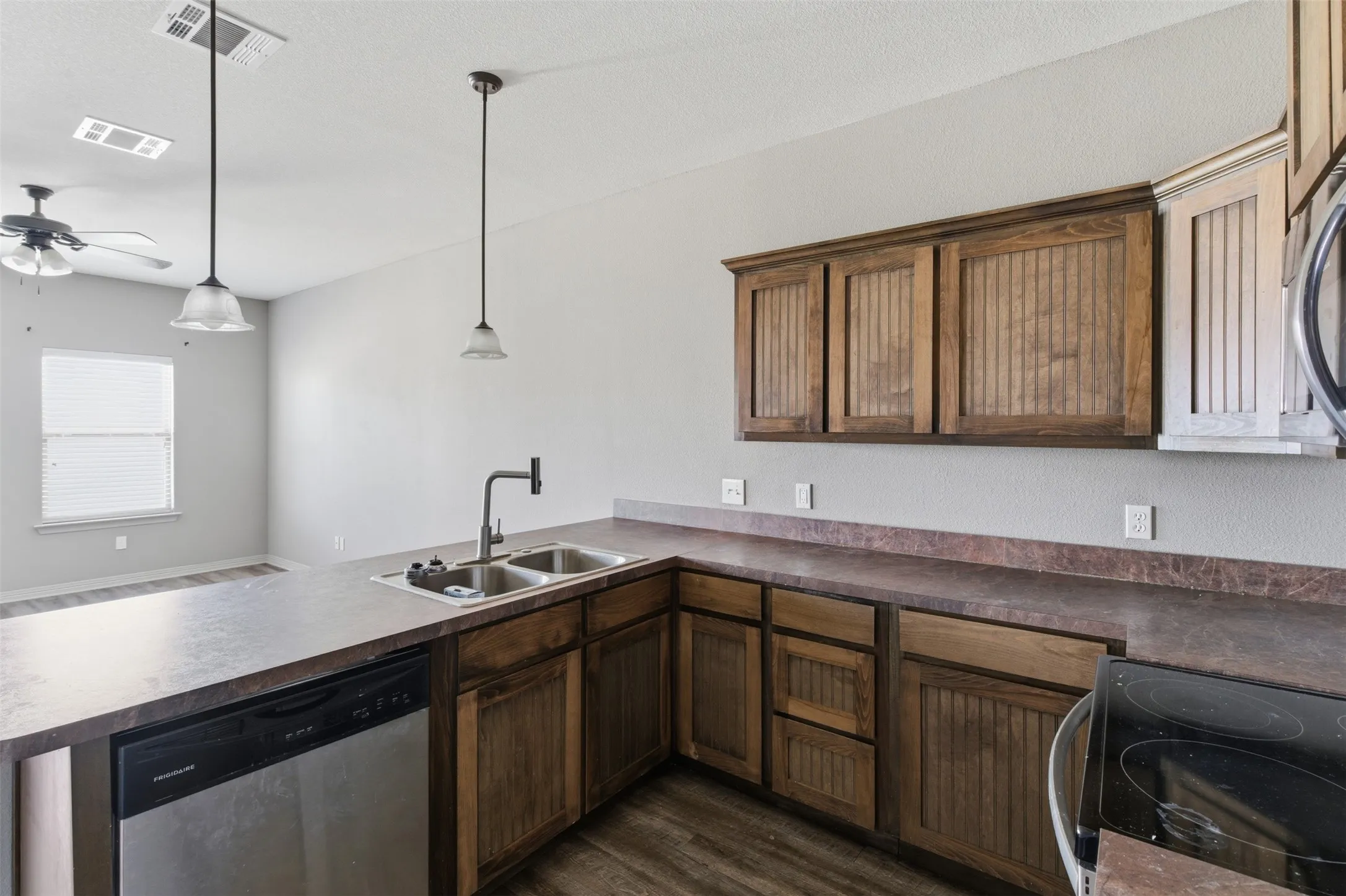 Quadruplex For Rent in Johnson County , 101 W Capps Street D, Rio Vista, Texas 76093, 3 Bedroom, 2 Bathroom, Garage spaces, 1,189 Sqft, built in 2018, mls#21361732, Real Estate Agent in Rio Vista, Homes For Rent in Johnson county, Homes For Rent in Rio Vista, Realtor in Rio Vista Texas, Real Estate Brokerage Independent Realty Texas, Luminita Cordes Realtor