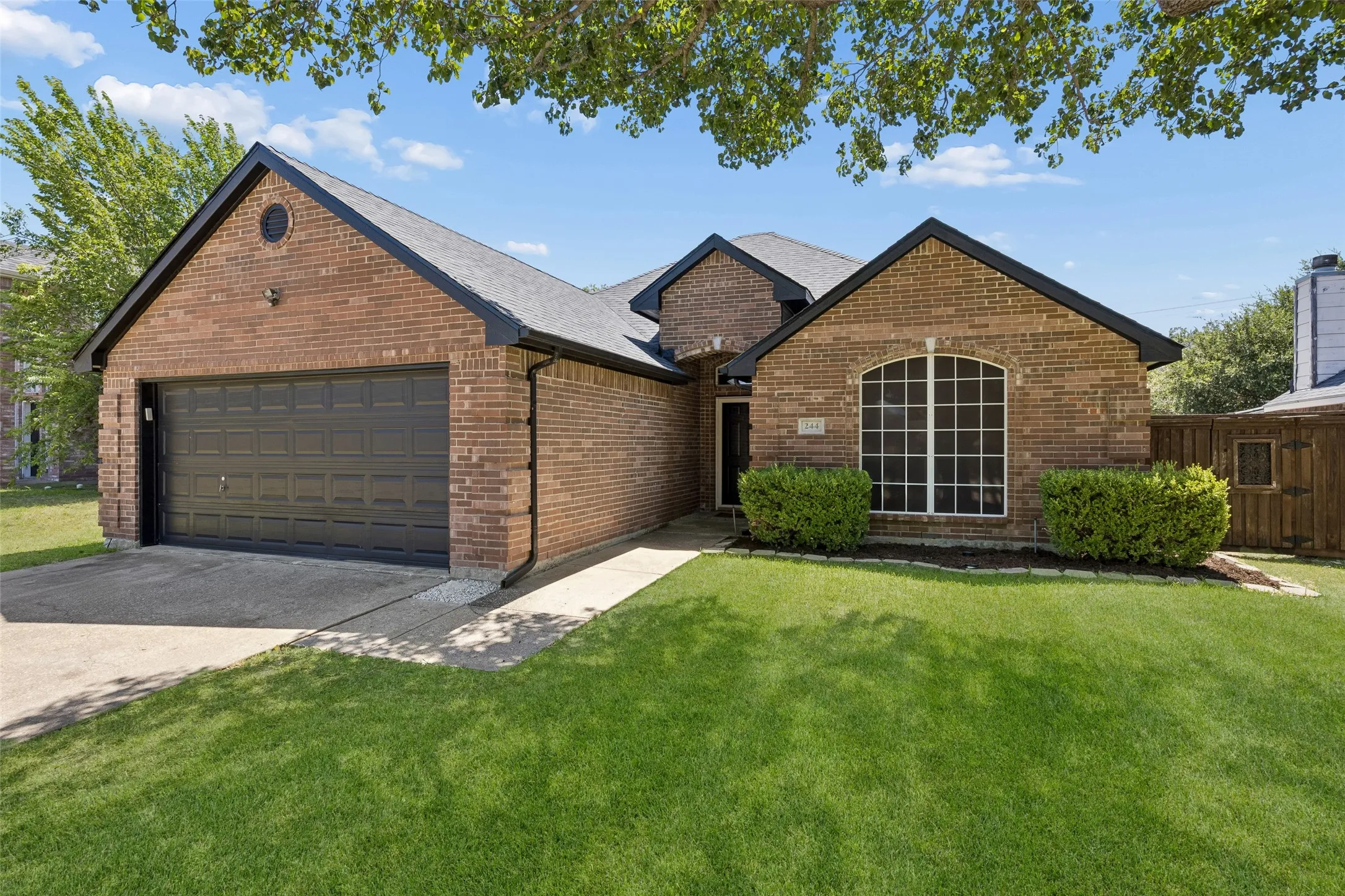 Single Family Residence For Sale in Rockwall County , 244 Mulberry Lane, Rockwall, Texas 75032, 3 Bedroom, 2 Bathroom, 2 Garage spaces, 1,322 Sqft, built in 1999, mls#21361731, Real Estate Agent in Rockwall, Homes For Sale in Rockwall county, Homes For Sale in Rockwall, Realtor in Rockwall Texas, Real Estate Brokerage Independent Realty Texas, Luminita Cordes Realtor