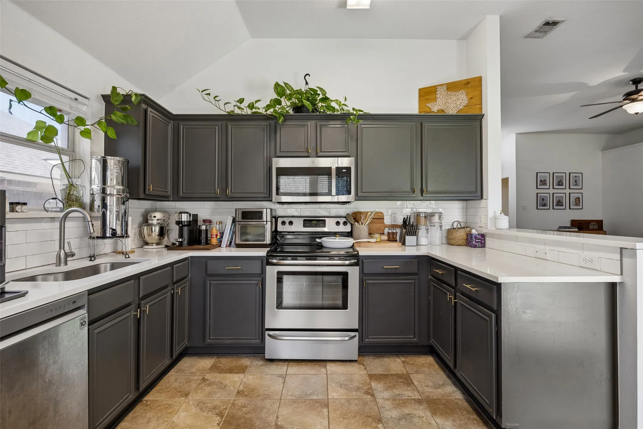 Single Family Residence For Sale in Rockwall County , 244 Mulberry Lane, Rockwall, Texas 75032, 3 Bedroom, 2 Bathroom, 2 Garage spaces, 1,322 Sqft, built in 1999, mls#21361731, Real Estate Agent in Rockwall, Homes For Sale in Rockwall county, Homes For Sale in Rockwall, Realtor in Rockwall Texas, Real Estate Brokerage Independent Realty Texas, Luminita Cordes Realtor