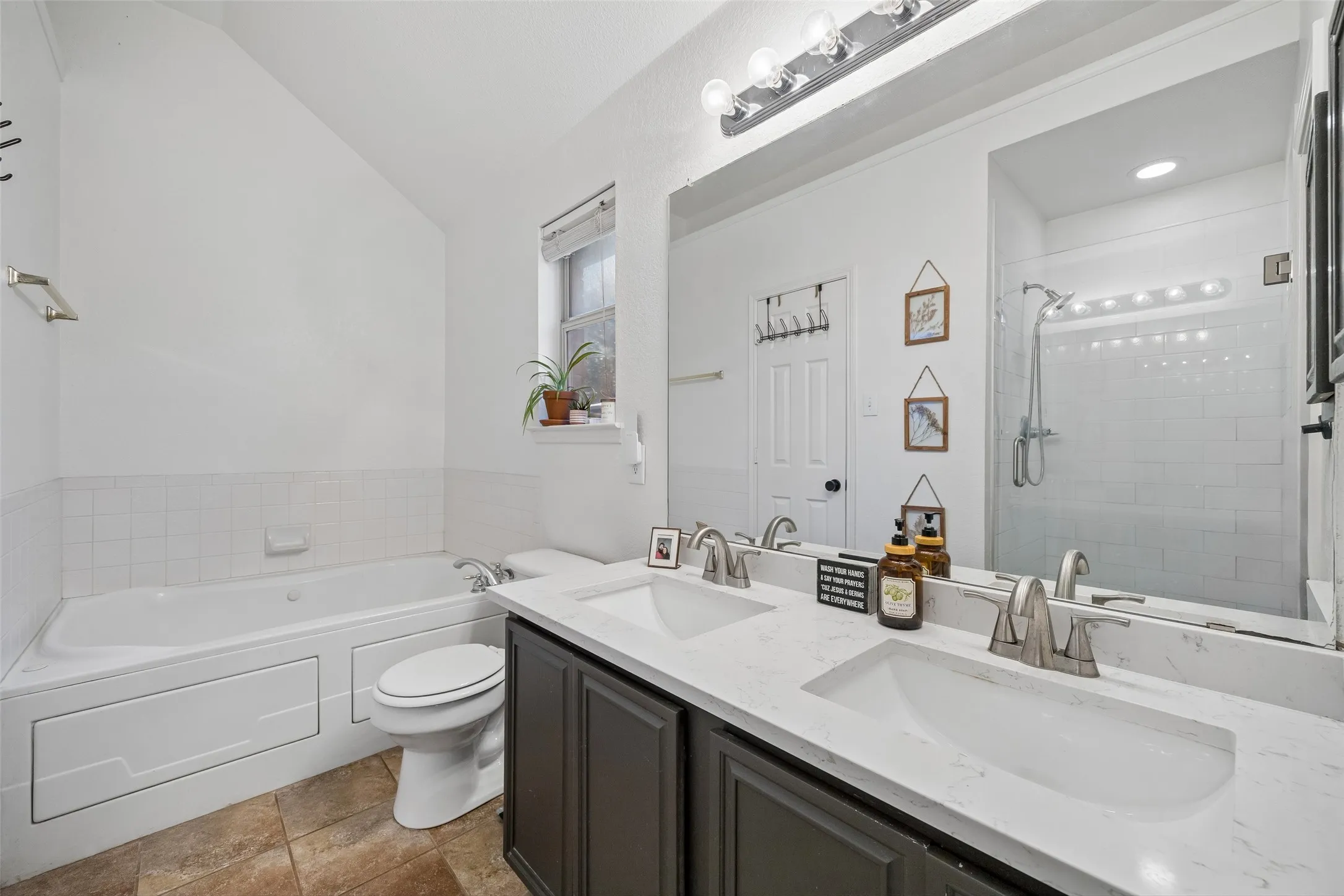 Single Family Residence For Sale in Rockwall County , 244 Mulberry Lane, Rockwall, Texas 75032, 3 Bedroom, 2 Bathroom, 2 Garage spaces, 1,322 Sqft, built in 1999, mls#21361731, Real Estate Agent in Rockwall, Homes For Sale in Rockwall county, Homes For Sale in Rockwall, Realtor in Rockwall Texas, Real Estate Brokerage Independent Realty Texas, Luminita Cordes Realtor