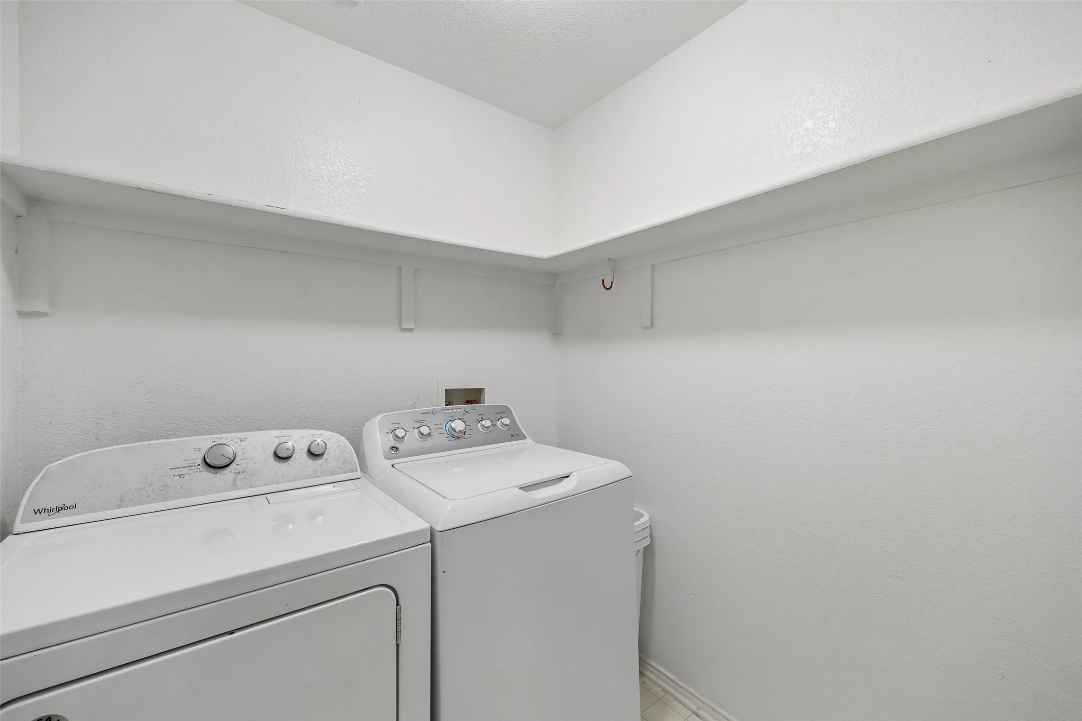 Single Family Residence For Sale in Rockwall County , 244 Mulberry Lane, Rockwall, Texas 75032, 3 Bedroom, 2 Bathroom, 2 Garage spaces, 1,322 Sqft, built in 1999, mls#21361731, Real Estate Agent in Rockwall, Homes For Sale in Rockwall county, Homes For Sale in Rockwall, Realtor in Rockwall Texas, Real Estate Brokerage Independent Realty Texas, Luminita Cordes Realtor