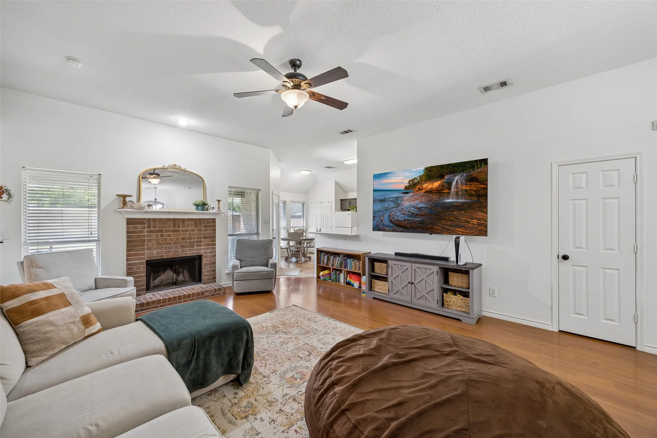 Single Family Residence For Sale in Rockwall County , 244 Mulberry Lane, Rockwall, Texas 75032, 3 Bedroom, 2 Bathroom, 2 Garage spaces, 1,322 Sqft, built in 1999, mls#21361731, Real Estate Agent in Rockwall, Homes For Sale in Rockwall county, Homes For Sale in Rockwall, Realtor in Rockwall Texas, Real Estate Brokerage Independent Realty Texas, Luminita Cordes Realtor