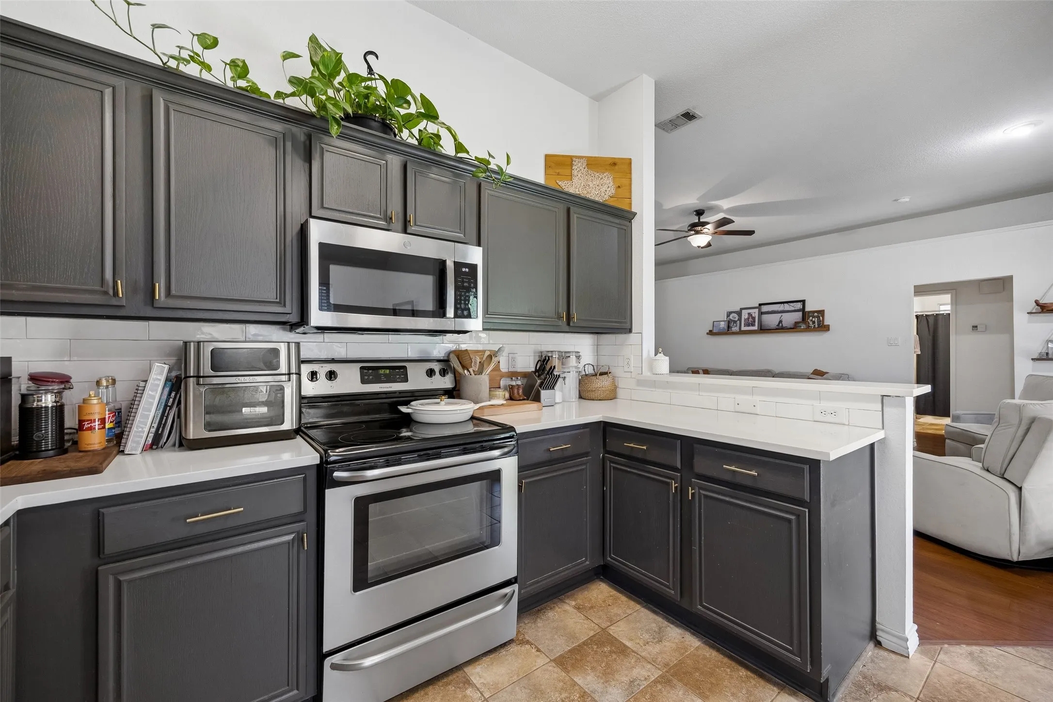 Single Family Residence For Sale in Rockwall County , 244 Mulberry Lane, Rockwall, Texas 75032, 3 Bedroom, 2 Bathroom, 2 Garage spaces, 1,322 Sqft, built in 1999, mls#21361731, Real Estate Agent in Rockwall, Homes For Sale in Rockwall county, Homes For Sale in Rockwall, Realtor in Rockwall Texas, Real Estate Brokerage Independent Realty Texas, Luminita Cordes Realtor