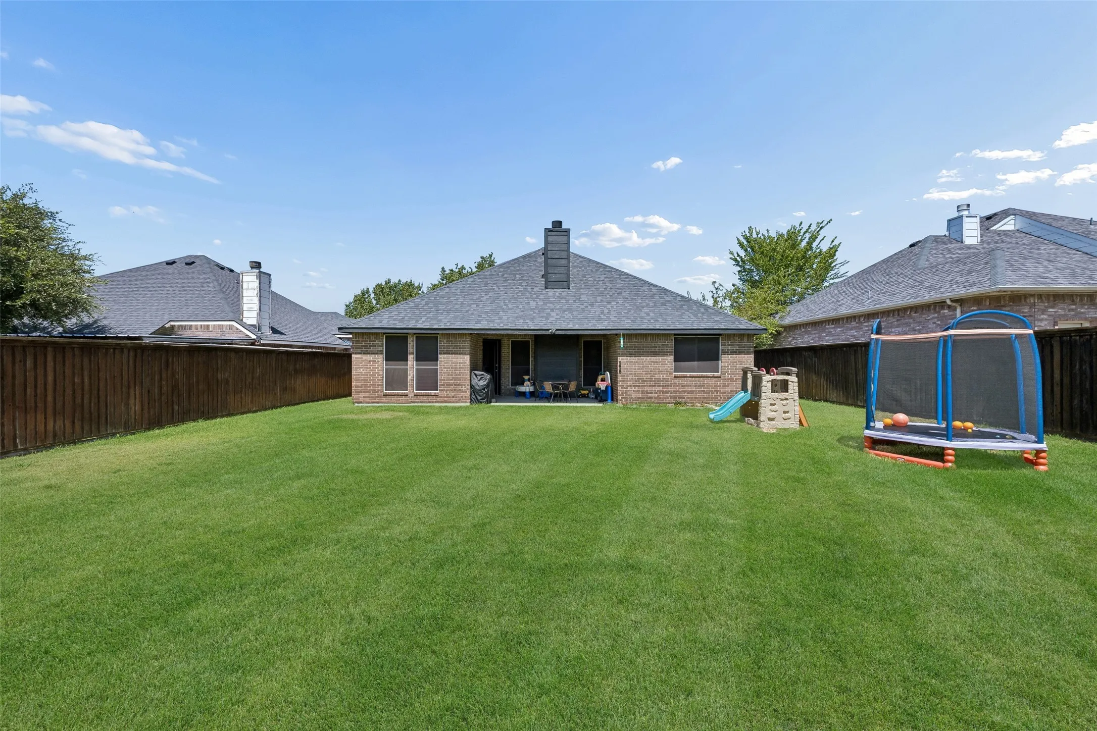 Single Family Residence For Sale in Rockwall County , 244 Mulberry Lane, Rockwall, Texas 75032, 3 Bedroom, 2 Bathroom, 2 Garage spaces, 1,322 Sqft, built in 1999, mls#21361731, Real Estate Agent in Rockwall, Homes For Sale in Rockwall county, Homes For Sale in Rockwall, Realtor in Rockwall Texas, Real Estate Brokerage Independent Realty Texas, Luminita Cordes Realtor