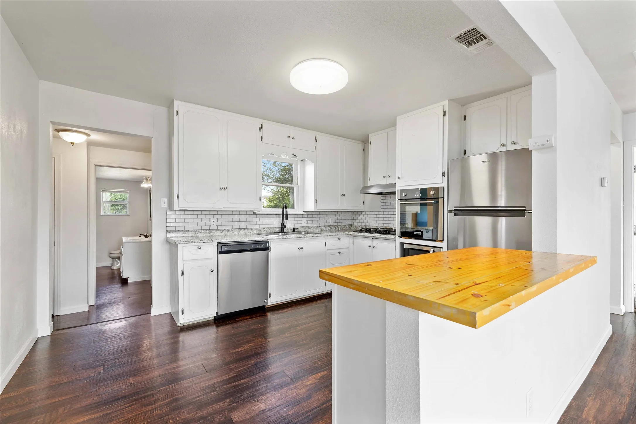 Single Family Residence For Rent in Brown County , 204 Northline Drive, Early, Texas 76802, 3 Bedroom, 2 Bathroom, Garage spaces, 1,288 Sqft, built in 0, mls#21361721, Real Estate Agent in Early, Homes For Rent in Brown county, Homes For Rent in Early, Realtor in Early Texas, Real Estate Brokerage Independent Realty Texas, Luminita Cordes Realtor