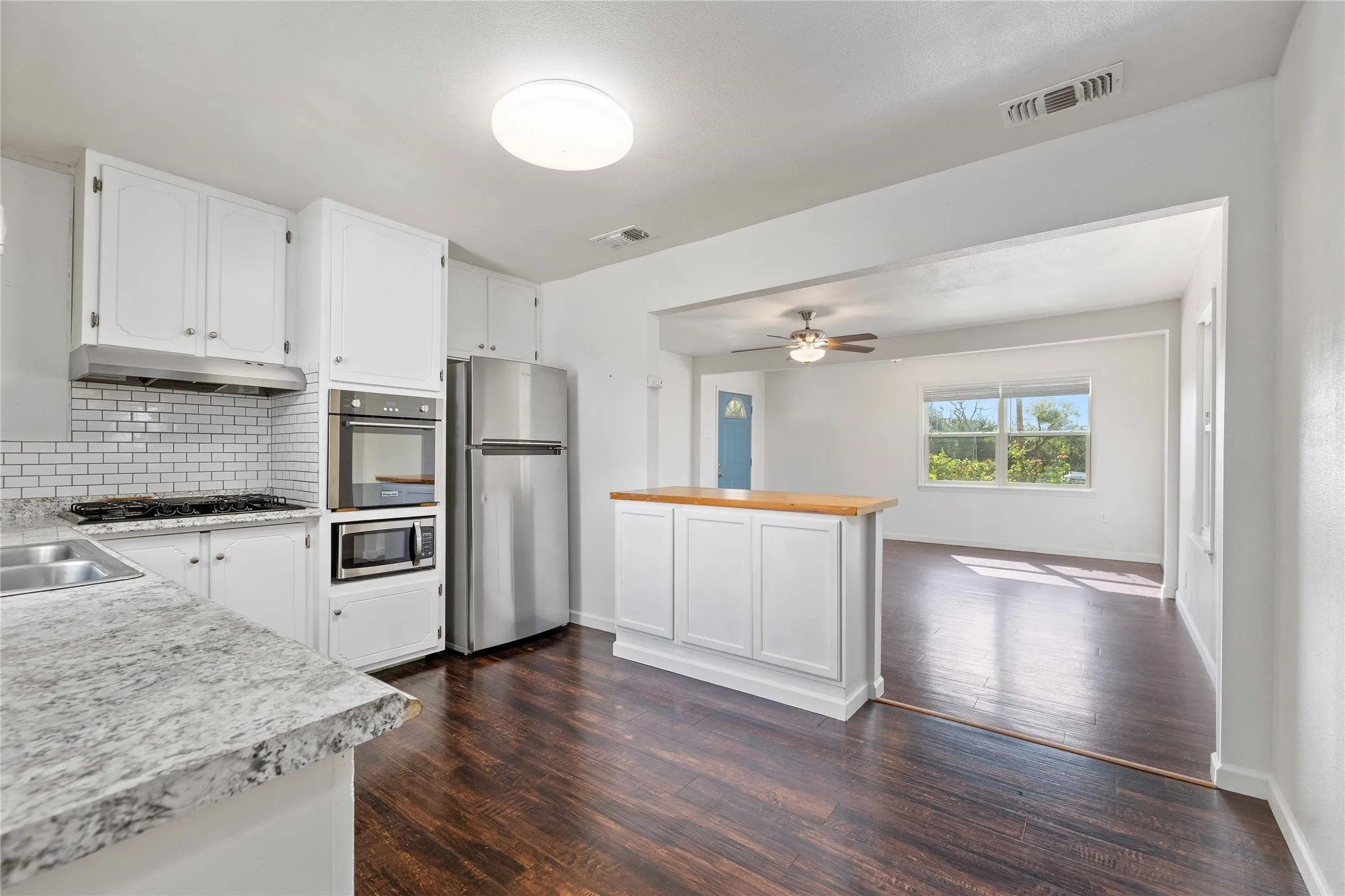 Single Family Residence For Rent in Brown County , 204 Northline Drive, Early, Texas 76802, 3 Bedroom, 2 Bathroom, Garage spaces, 1,288 Sqft, built in 0, mls#21361721, Real Estate Agent in Early, Homes For Rent in Brown county, Homes For Rent in Early, Realtor in Early Texas, Real Estate Brokerage Independent Realty Texas, Luminita Cordes Realtor