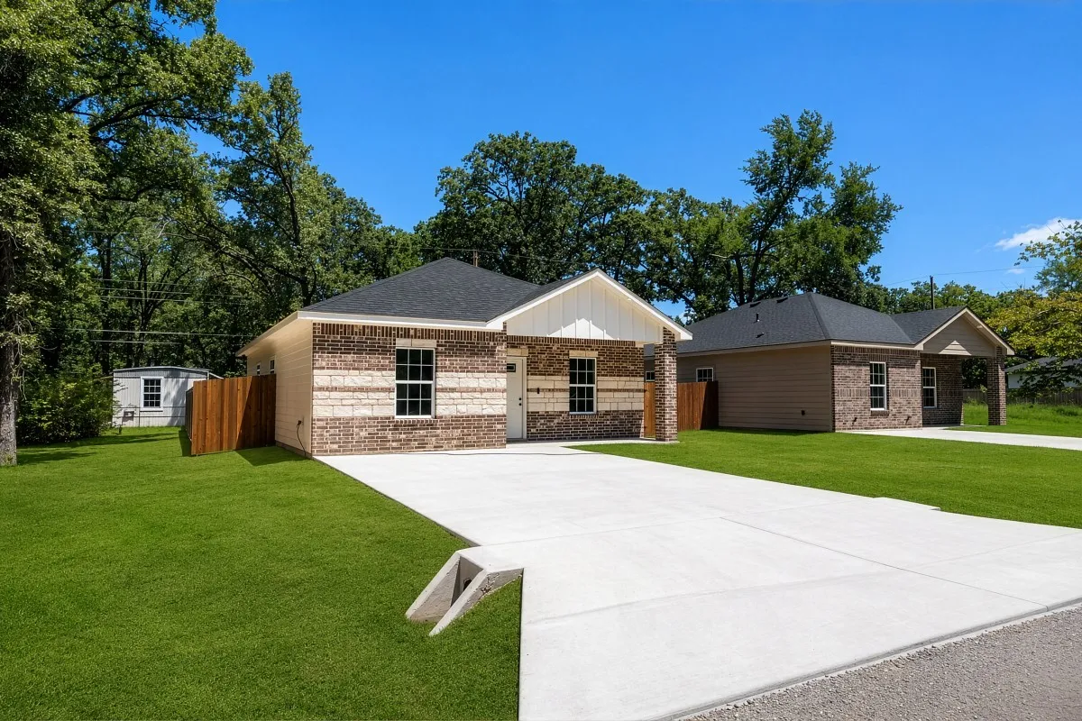 Single Family Residence For Sale in Henderson County , 108 Navajo Drive, Mabank, Texas 75156, 3 Bedroom, 2 Bathroom, Garage spaces, 1,100 Sqft, built in 2026, Price $192,000, mls#21361759, Real Estate Agent in Mabank, Homes For Sale in Henderson county, Homes For Sale in Mabank, Realtor in Mabank Texas, Real Estate Brokerage Independent Realty Texas, Luminita Cordes Realtor