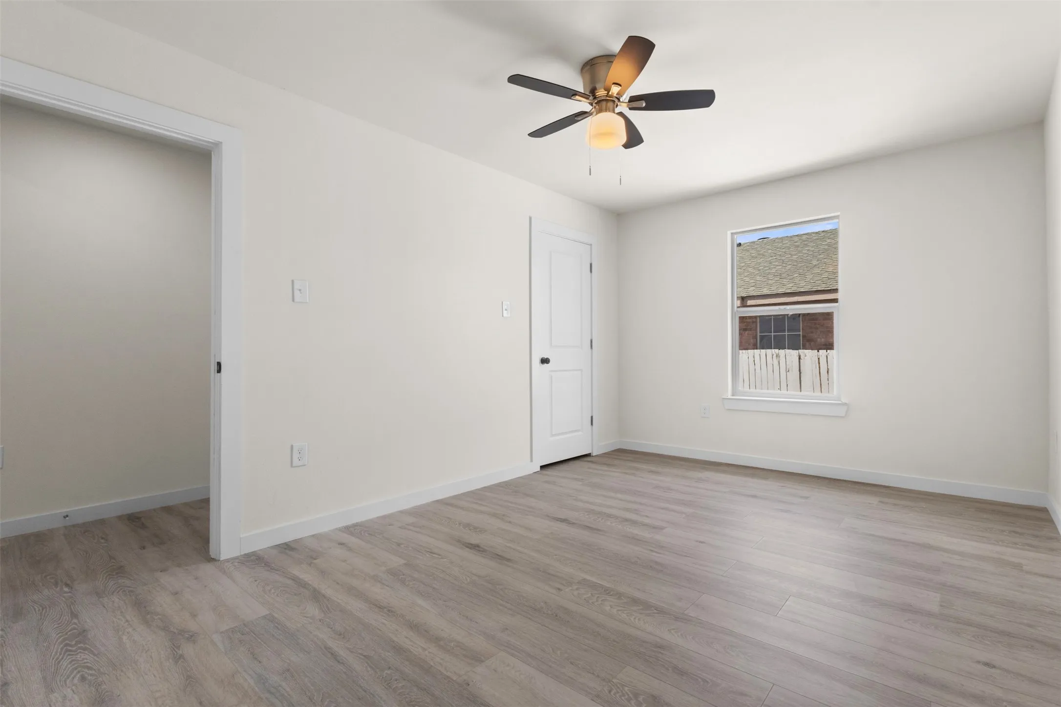 Single Family Residence For Sale in Dallas County , 106 Mount Shasta Street, Dallas, Texas 75211, 4 Bedroom, 2 Bathroom, Garage spaces, 1,662 Sqft, built in 1944, mls#21313117, Real Estate Agent in Dallas, Homes For Sale in Dallas county, Homes For Sale in Dallas, Realtor in Dallas Texas, Real Estate Brokerage Independent Realty Texas, Luminita Cordes Realtor