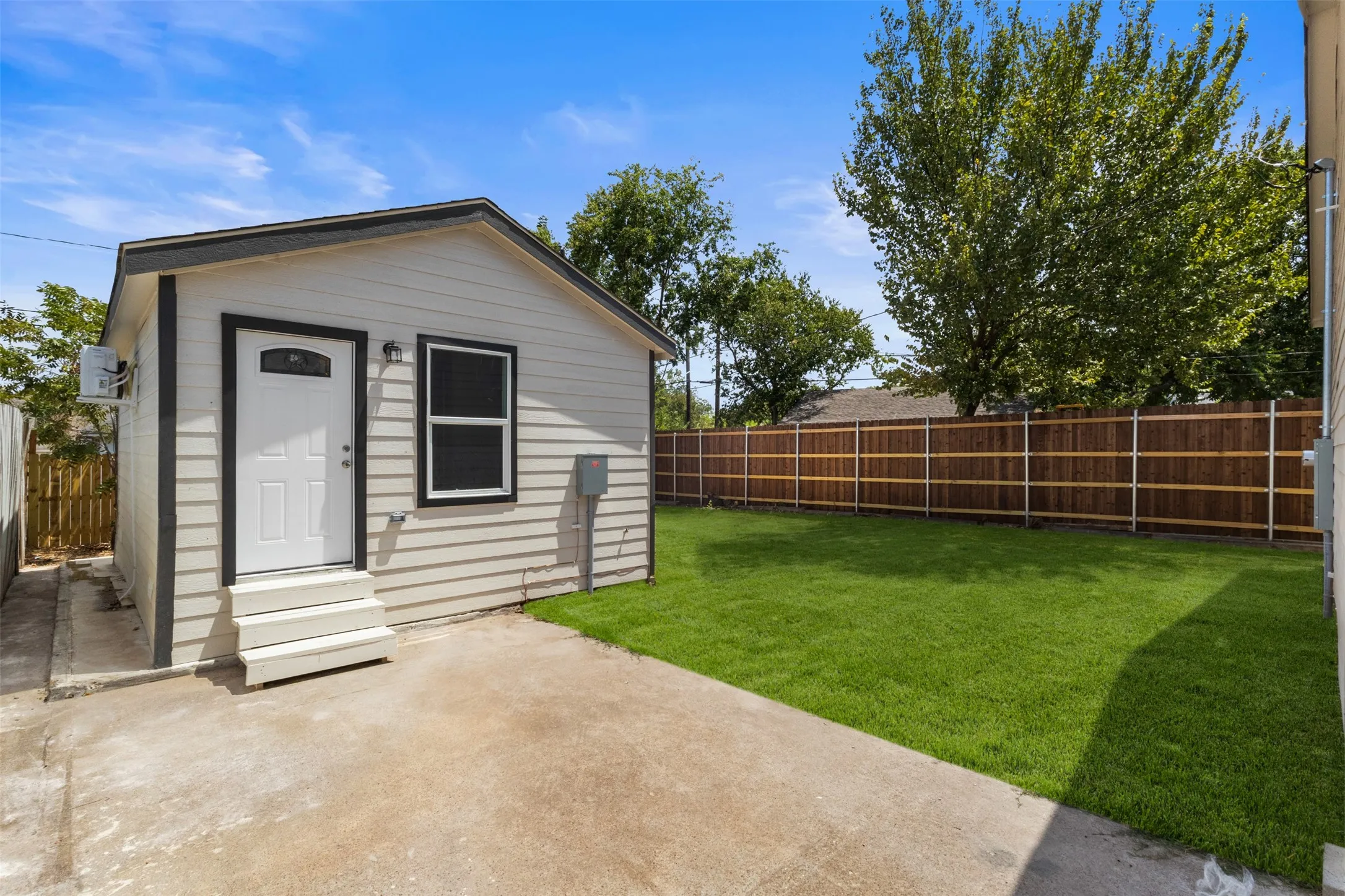 Single Family Residence For Sale in Dallas County , 106 Mount Shasta Street, Dallas, Texas 75211, 4 Bedroom, 2 Bathroom, Garage spaces, 1,662 Sqft, built in 1944, mls#21313117, Real Estate Agent in Dallas, Homes For Sale in Dallas county, Homes For Sale in Dallas, Realtor in Dallas Texas, Real Estate Brokerage Independent Realty Texas, Luminita Cordes Realtor
