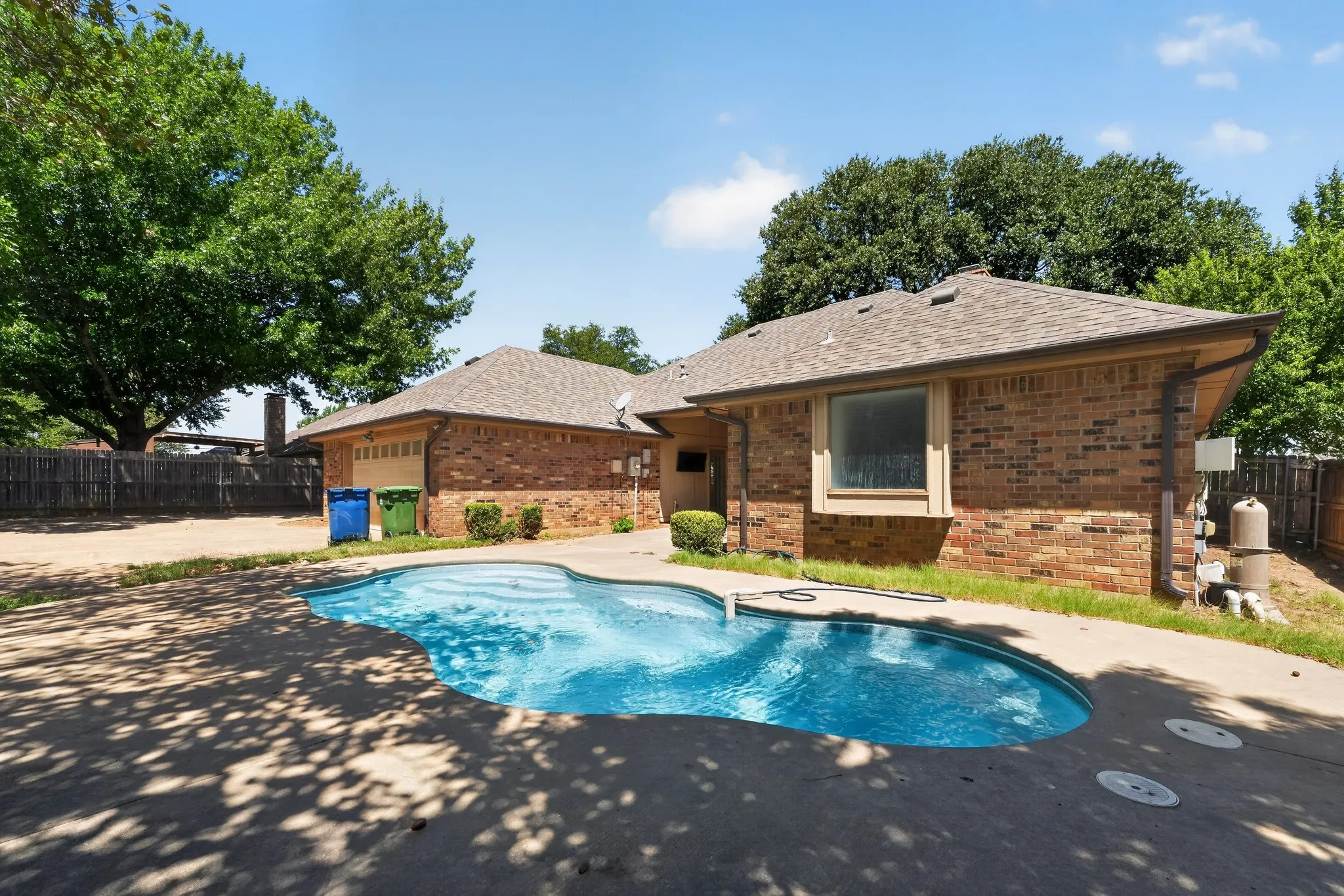 Single Family Residence For Sale in Tarrant County , 2907 Trail Lake Drive, Grapevine, Texas 76051, 3 Bedroom, 2 Bathroom, 2 Garage spaces, 2,277 Sqft, built in 1985, mls#21361706, Real Estate Agent in Grapevine, Homes For Sale in Tarrant county, Homes For Sale in Grapevine, Realtor in Grapevine Texas, Real Estate Brokerage Independent Realty Texas, Luminita Cordes Realtor