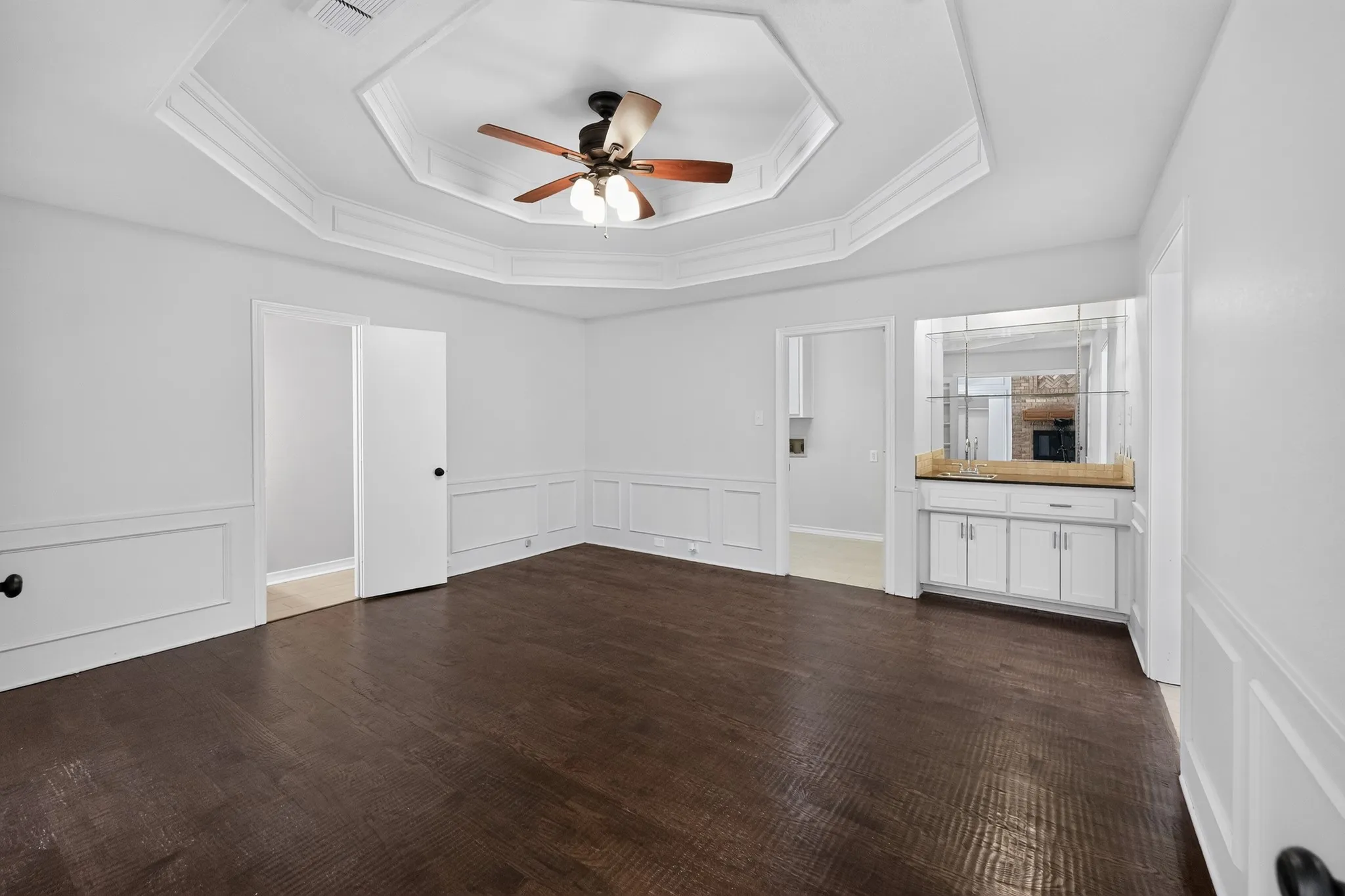 Single Family Residence For Sale in Tarrant County , 2907 Trail Lake Drive, Grapevine, Texas 76051, 3 Bedroom, 2 Bathroom, 2 Garage spaces, 2,277 Sqft, built in 1985, mls#21361706, Real Estate Agent in Grapevine, Homes For Sale in Tarrant county, Homes For Sale in Grapevine, Realtor in Grapevine Texas, Real Estate Brokerage Independent Realty Texas, Luminita Cordes Realtor