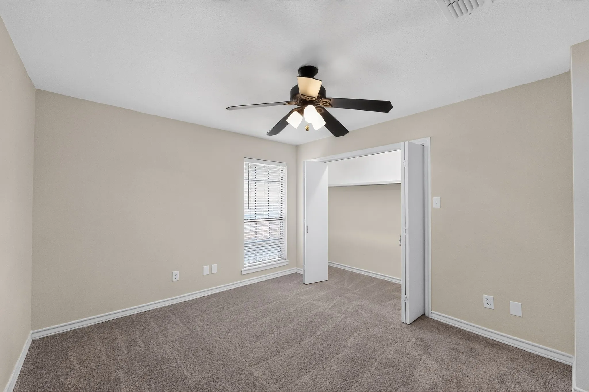 Single Family Residence For Sale in Tarrant County , 2907 Trail Lake Drive, Grapevine, Texas 76051, 3 Bedroom, 2 Bathroom, 2 Garage spaces, 2,277 Sqft, built in 1985, mls#21361706, Real Estate Agent in Grapevine, Homes For Sale in Tarrant county, Homes For Sale in Grapevine, Realtor in Grapevine Texas, Real Estate Brokerage Independent Realty Texas, Luminita Cordes Realtor
