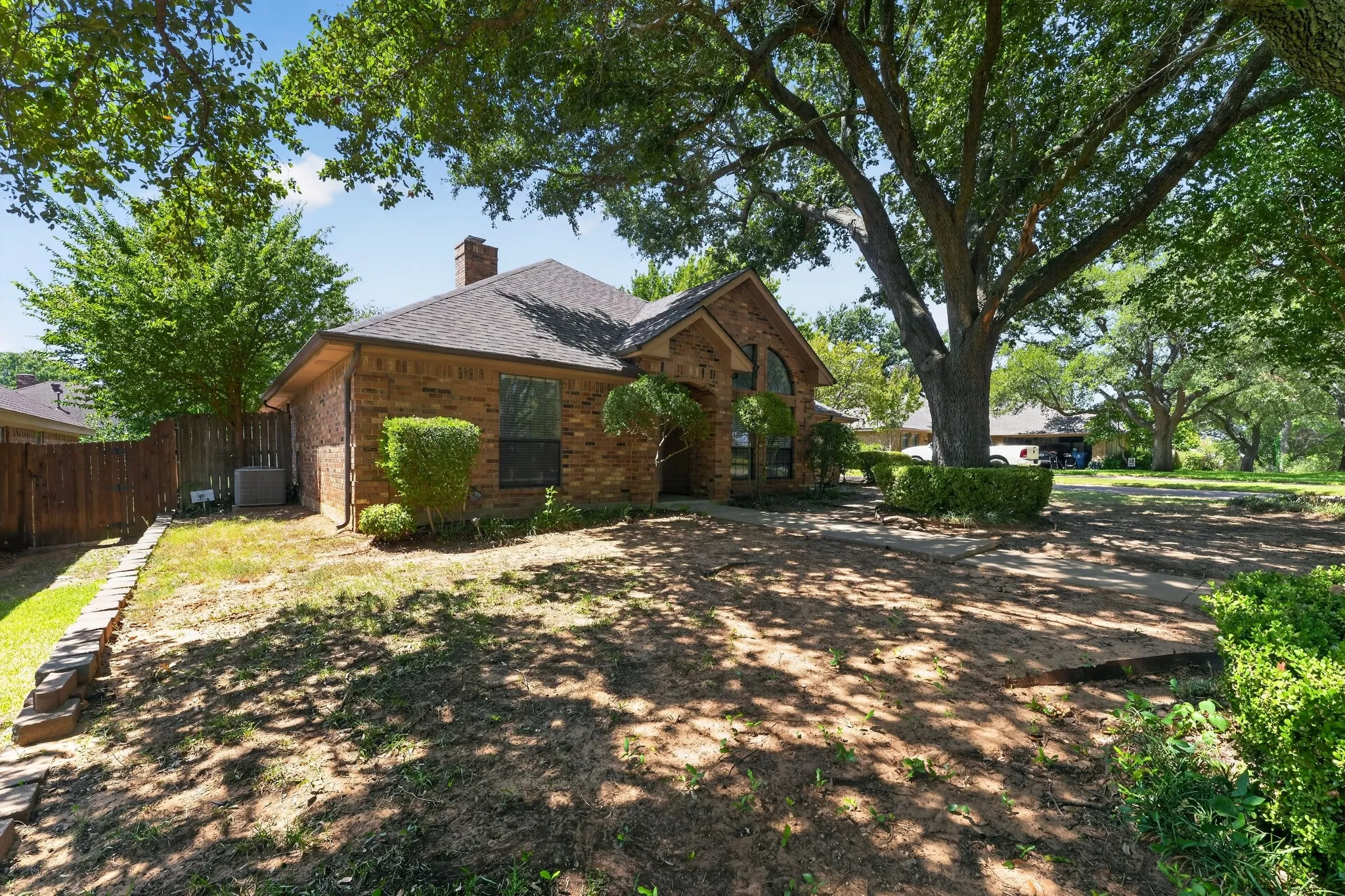Single Family Residence For Sale in Tarrant County , 2907 Trail Lake Drive, Grapevine, Texas 76051, 3 Bedroom, 2 Bathroom, 2 Garage spaces, 2,277 Sqft, built in 1985, mls#21361706, Real Estate Agent in Grapevine, Homes For Sale in Tarrant county, Homes For Sale in Grapevine, Realtor in Grapevine Texas, Real Estate Brokerage Independent Realty Texas, Luminita Cordes Realtor