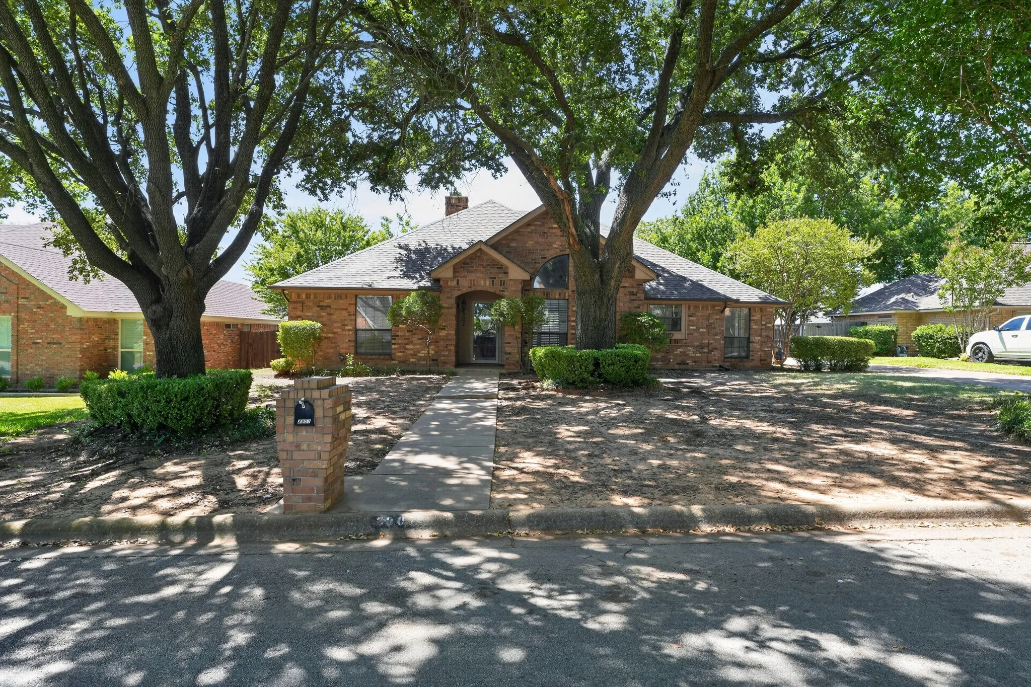 Single Family Residence For Sale in Tarrant County , 2907 Trail Lake Drive, Grapevine, Texas 76051, 3 Bedroom, 2 Bathroom, 2 Garage spaces, 2,277 Sqft, built in 1985, mls#21361706, Real Estate Agent in Grapevine, Homes For Sale in Tarrant county, Homes For Sale in Grapevine, Realtor in Grapevine Texas, Real Estate Brokerage Independent Realty Texas, Luminita Cordes Realtor