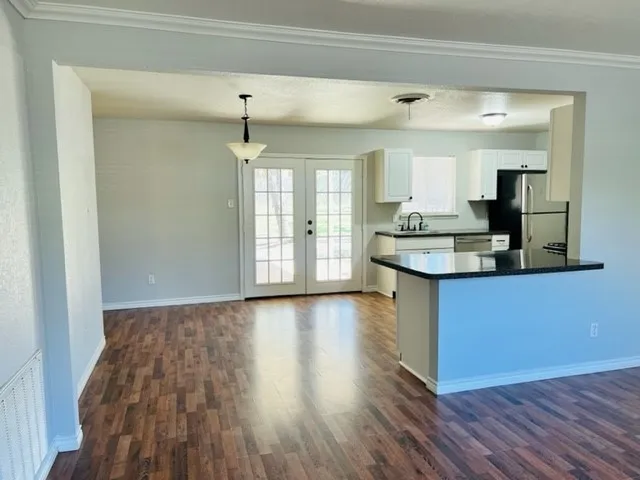 Single Family Residence For Rent in Parker County , 308 Case Street, Weatherford, Texas 76086, 3 Bedroom, 2 Bathroom, 2 Garage spaces, 1,242 Sqft, built in 1959, mls#21360781, Real Estate Agent in Weatherford, Homes For Rent in Parker county, Homes For Rent in Weatherford, Realtor in Weatherford Texas, Real Estate Brokerage Independent Realty Texas, Luminita Cordes Realtor