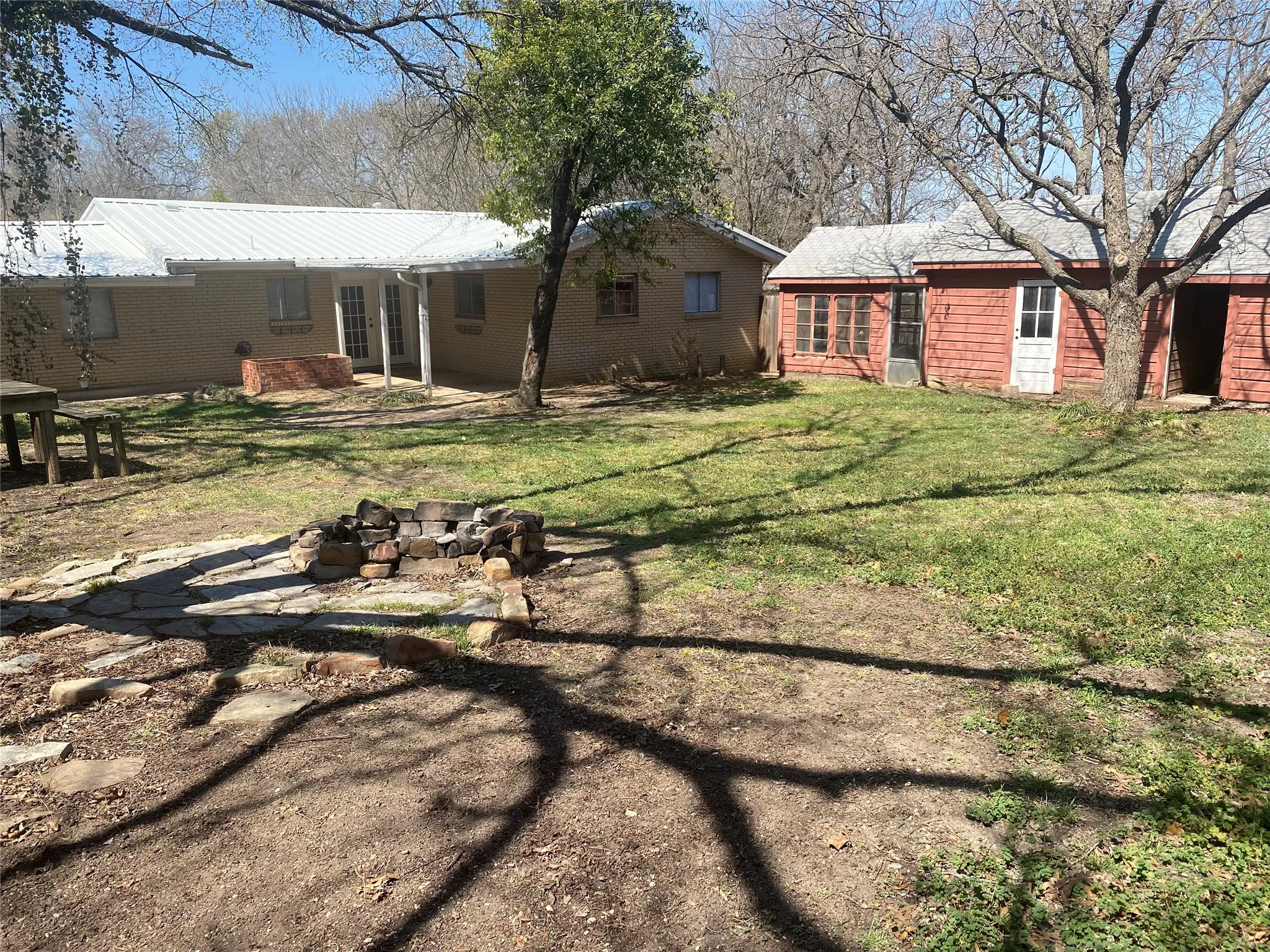 Single Family Residence For Rent in Parker County , 308 Case Street, Weatherford, Texas 76086, 3 Bedroom, 2 Bathroom, 2 Garage spaces, 1,242 Sqft, built in 1959, mls#21360781, Real Estate Agent in Weatherford, Homes For Rent in Parker county, Homes For Rent in Weatherford, Realtor in Weatherford Texas, Real Estate Brokerage Independent Realty Texas, Luminita Cordes Realtor