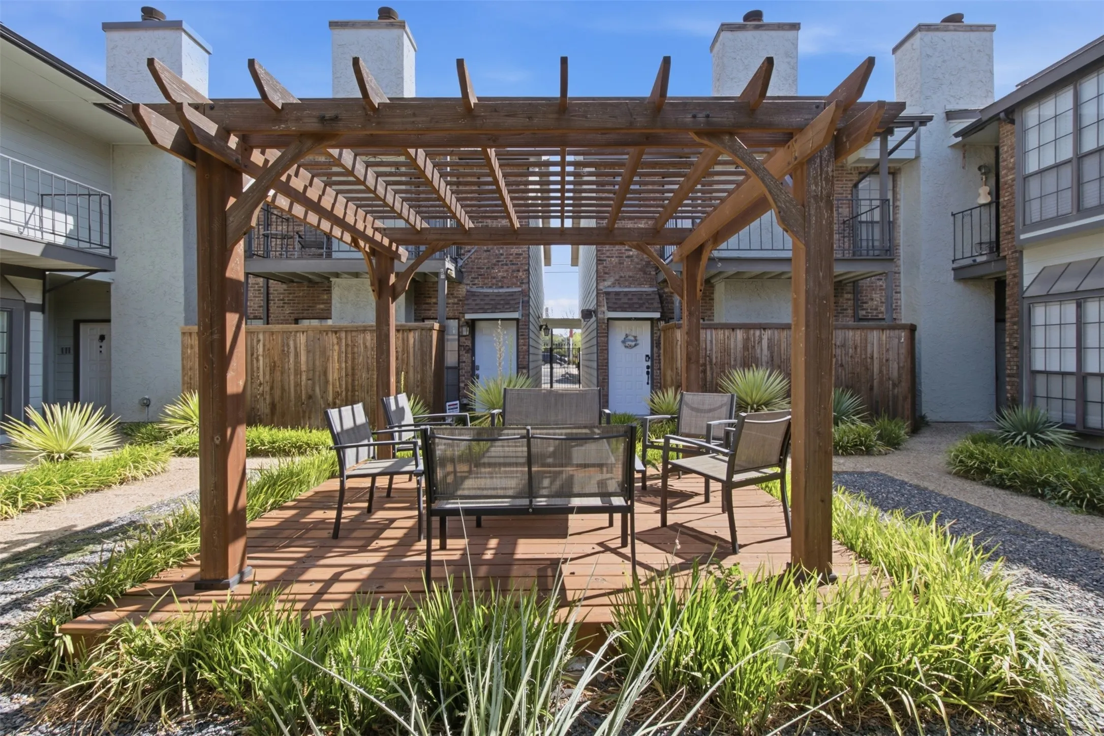 Condominium For Rent in Dallas County , 3904 Rawlins Street 115, Dallas, Texas 75219, 2 Bedroom, 3 Bathroom, Garage spaces, 1,101 Sqft, built in 1981, mls#21359828, Real Estate Agent in Dallas, Homes For Rent in Dallas county, Homes For Rent in Dallas, Realtor in Dallas Texas, Real Estate Brokerage Independent Realty Texas, Luminita Cordes Realtor