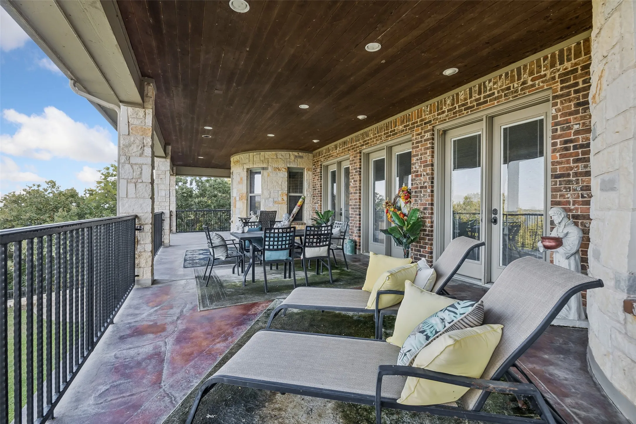 Single Family Residence For Sale in Wise County , 826 Cimmarron Bay Drive, Runaway Bay, Texas 76426, 4 Bedroom, 6 Bathroom, 2 Garage spaces, 8,078 Sqft, built in 2008, Price $2,249,500, mls#21352147, Real Estate Agent in Runaway Bay, Homes For Sale in Wise county, Homes For Sale in Runaway Bay, Realtor in Runaway Bay Texas, Real Estate Brokerage Independent Realty Texas, Luminita Cordes Realtor