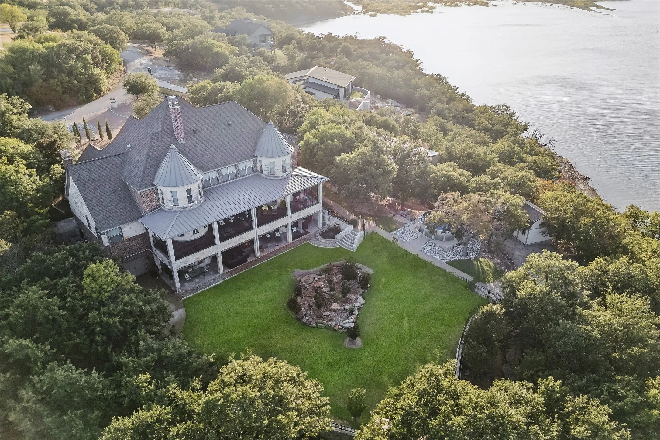 Single Family Residence For Sale in Wise County , 826 Cimmarron Bay Drive, Runaway Bay, Texas 76426, 4 Bedroom, 6 Bathroom, 2 Garage spaces, 8,078 Sqft, built in 2008, Price $2,249,500, mls#21352147, Real Estate Agent in Runaway Bay, Homes For Sale in Wise county, Homes For Sale in Runaway Bay, Realtor in Runaway Bay Texas, Real Estate Brokerage Independent Realty Texas, Luminita Cordes Realtor
